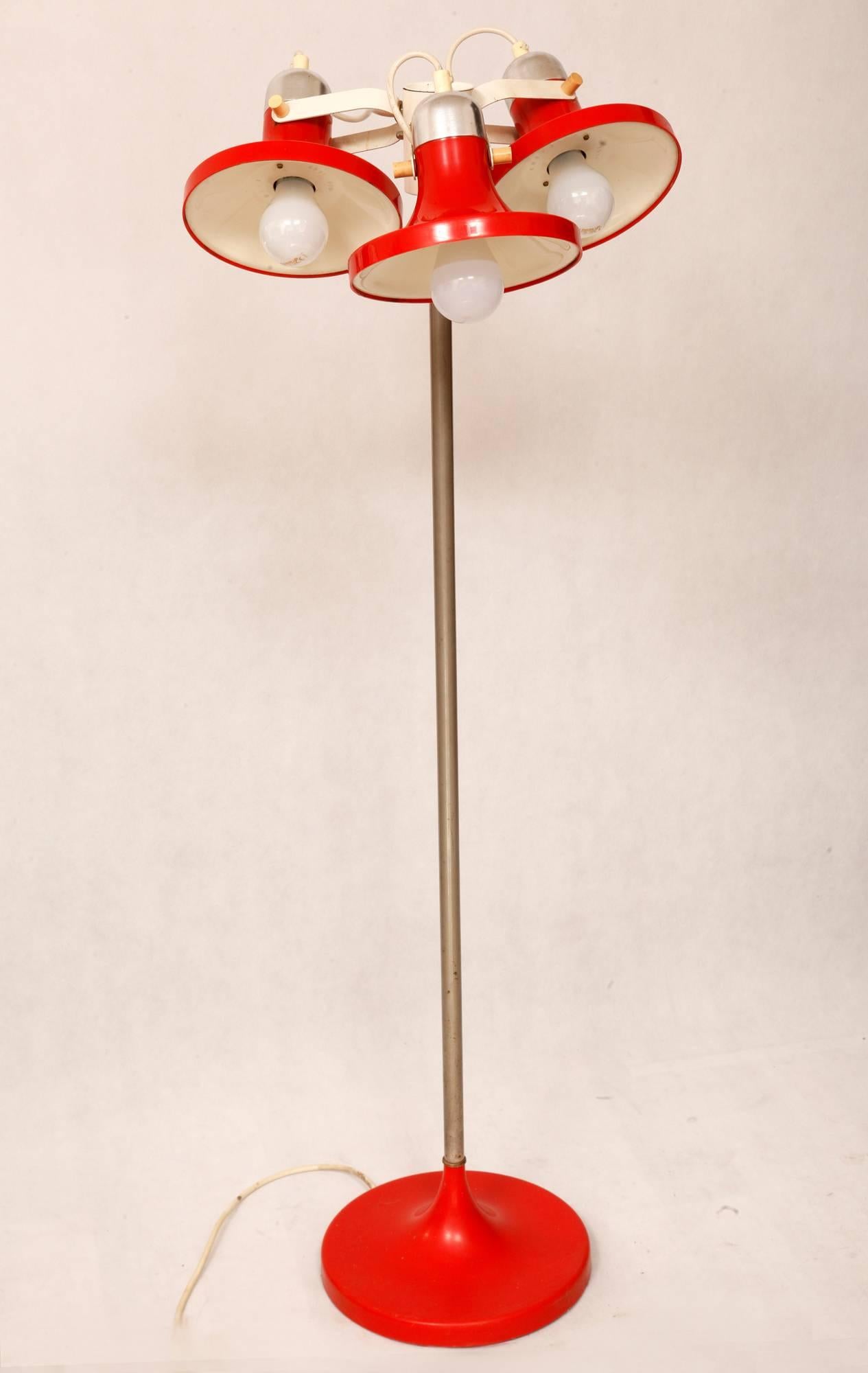 Three-Shade Red Floor Lamp from Kuspi, Space Age in East Germany, 1970s In Good Condition For Sale In Warsaw, PL