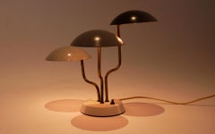 Lampe de bureau à trois abat-jour, gris monochrome et laiton, de Gino Sarfatti pour Arteluce