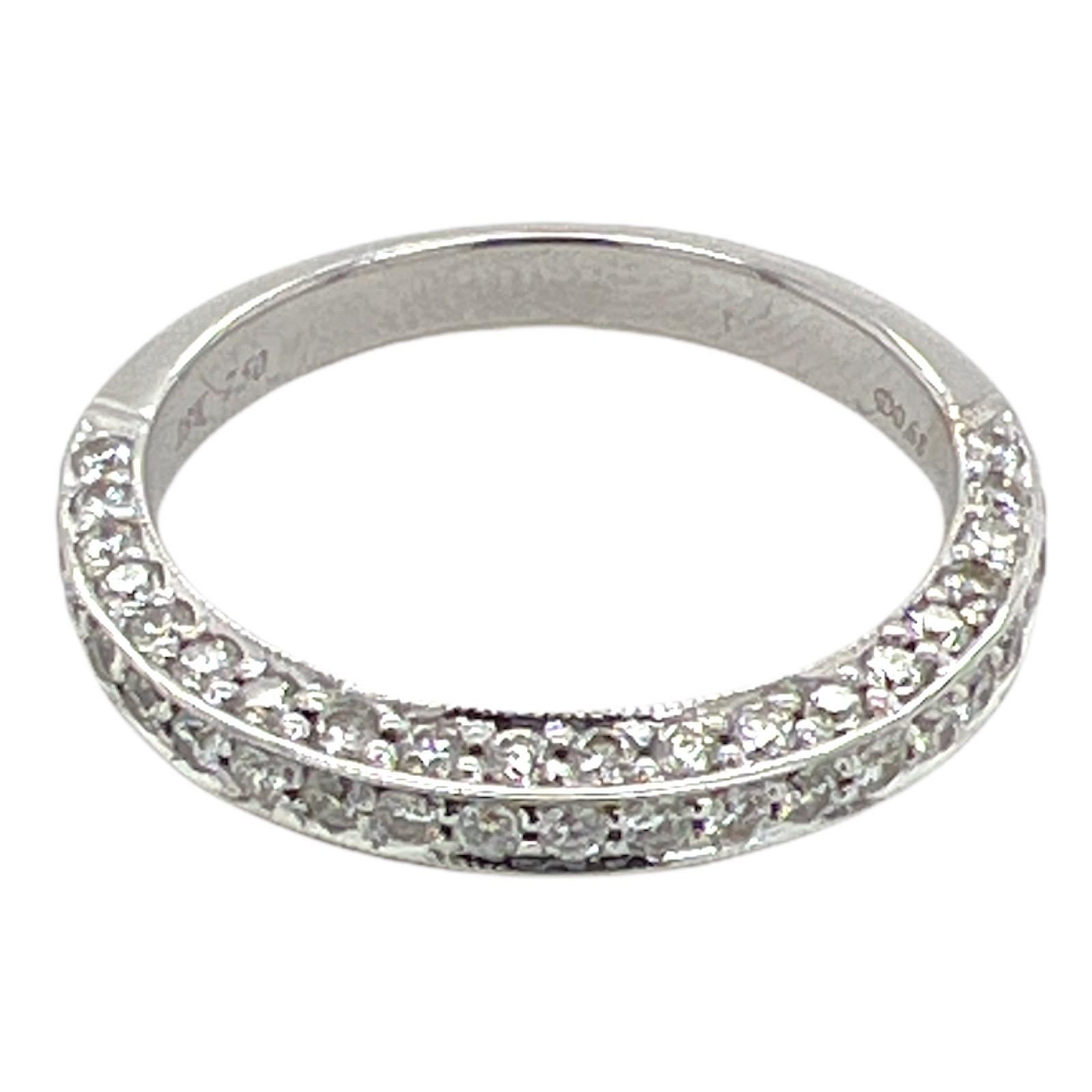 Round Cut Three Sided Diamond 18 Karat White Gold Milgrain Wedding Band Ring For Sale