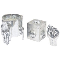 Tre oggetti scultorei in alluminio firmati nello stile di Richard Etts