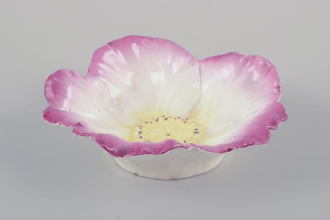 20th Century Three small French Art Nouveau bowls in faience. Floral shape. Early 20th C. For Sale
