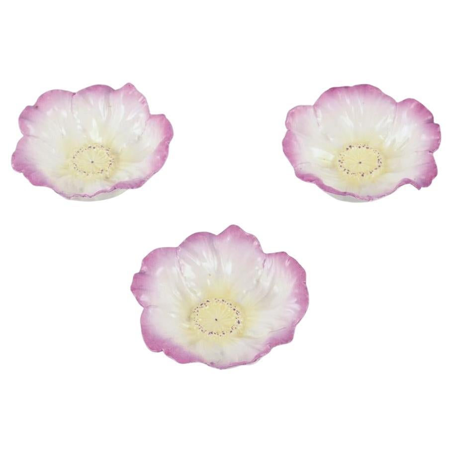 Three small French Art Nouveau bowls in faience. Floral shape, early 20th C.