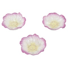 Three small French Art Nouveau bowls in faience. Floral shape, early 20th C.