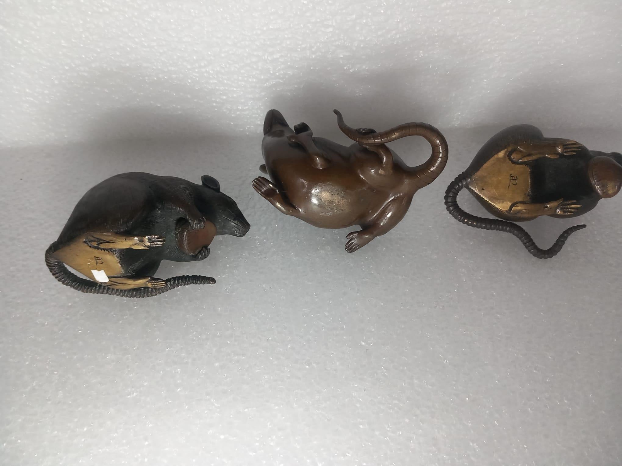 Three small Japanese bronze rats, Meiji Period, two holding chestnuts For Sale 6