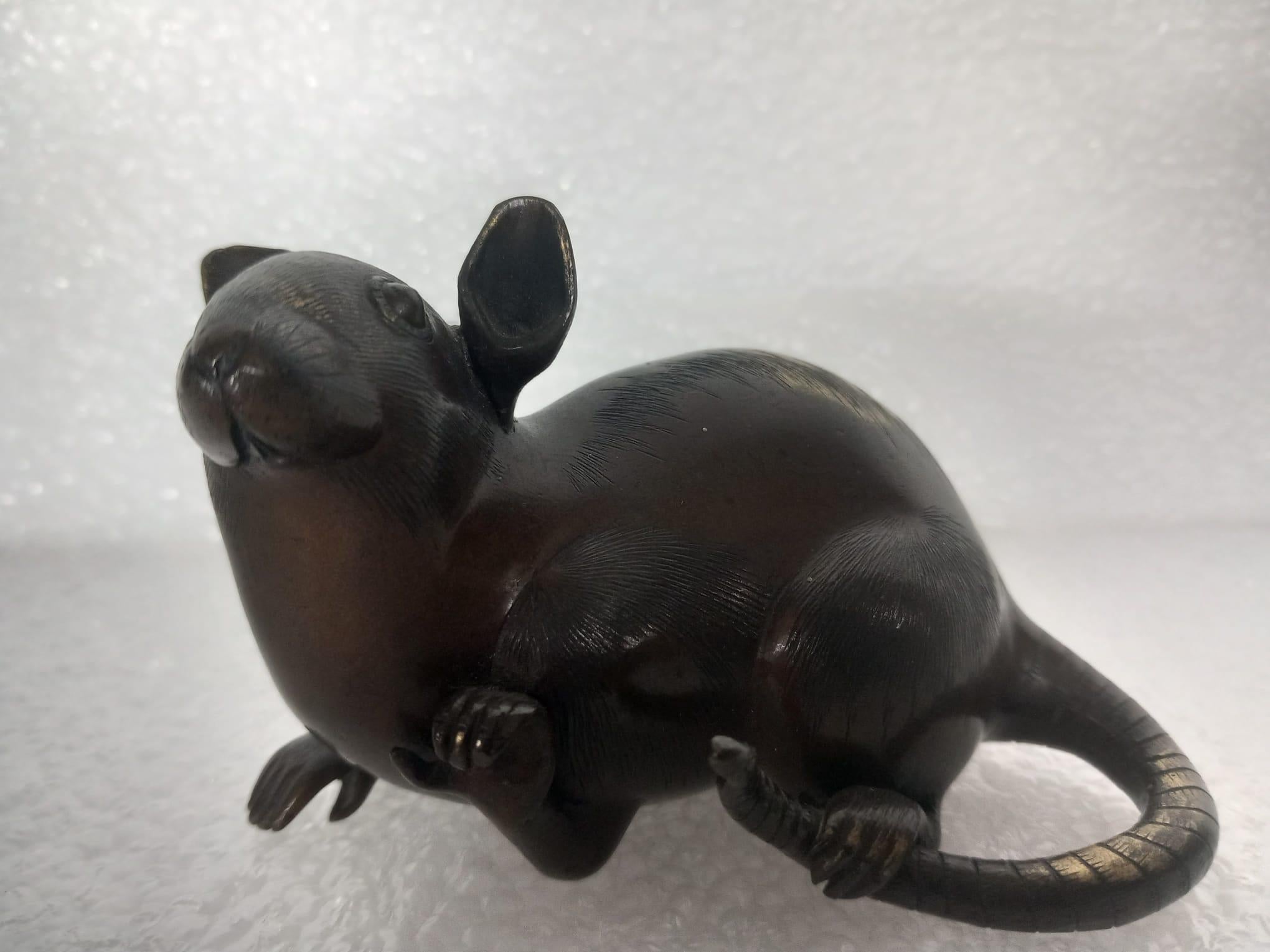 Cast Three small Japanese bronze rats, Meiji Period, two holding chestnuts For Sale