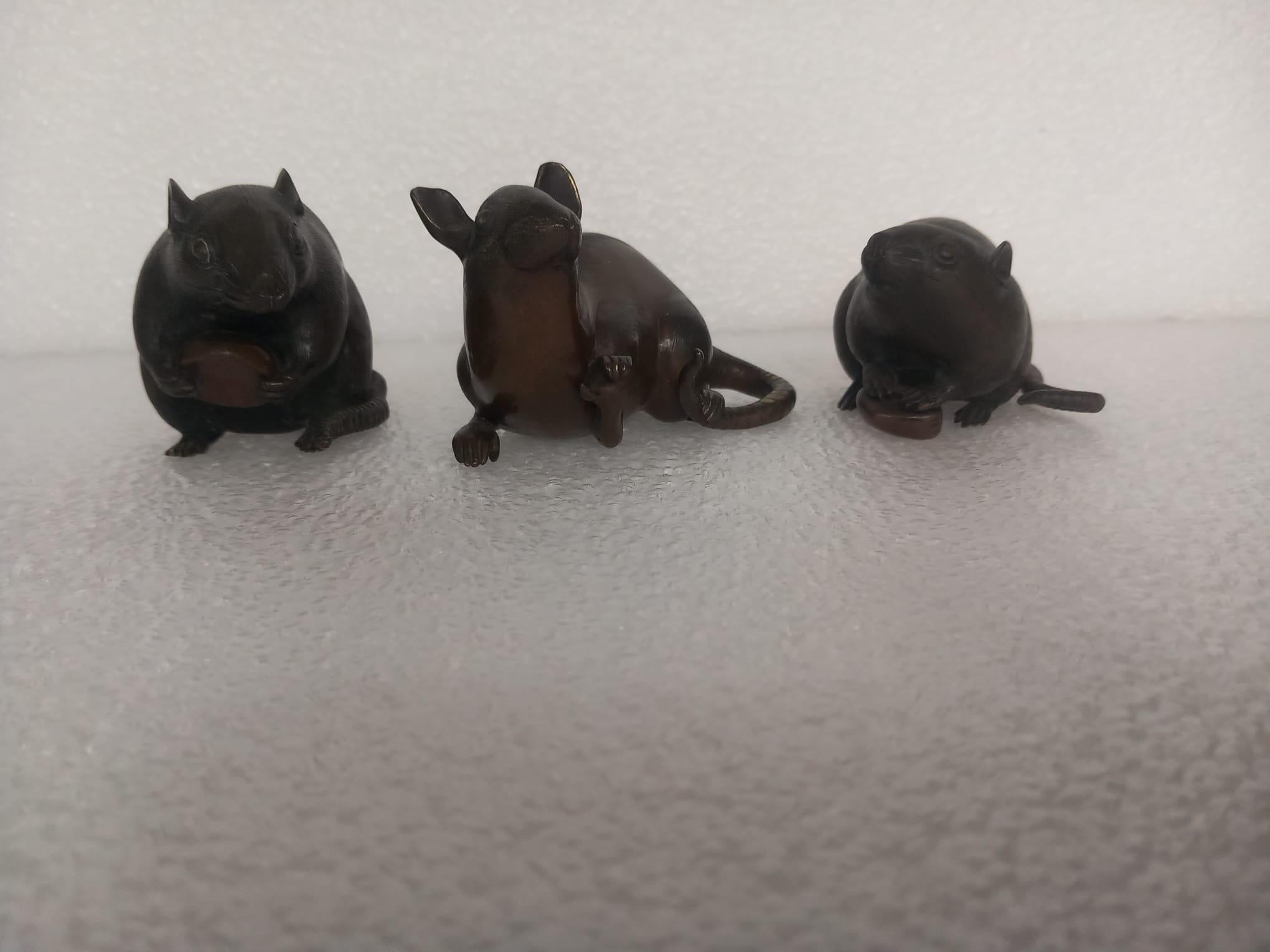 Three small Japanese bronze rats, Meiji Period, two holding chestnuts For Sale 2