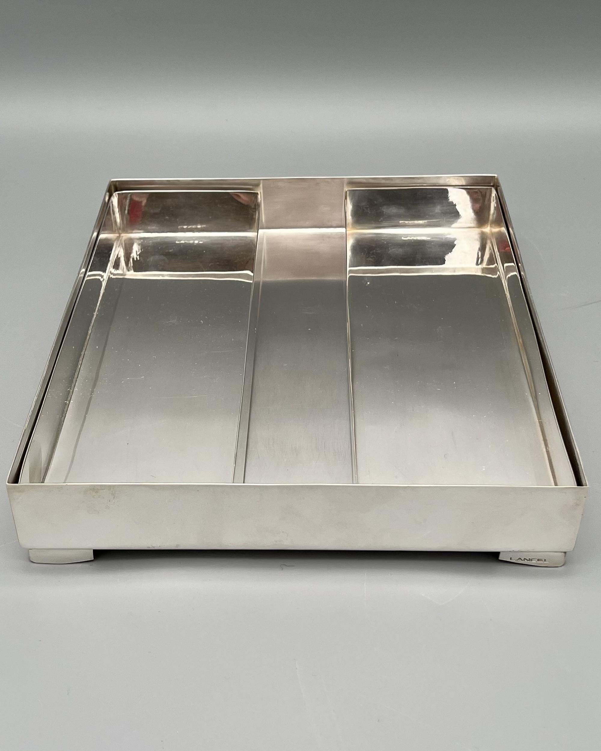Mid-Century moderno Tre piccoli vassoi placcati in argento, Edition Lancel, Parigi, Francia, circa 1970 in vendita