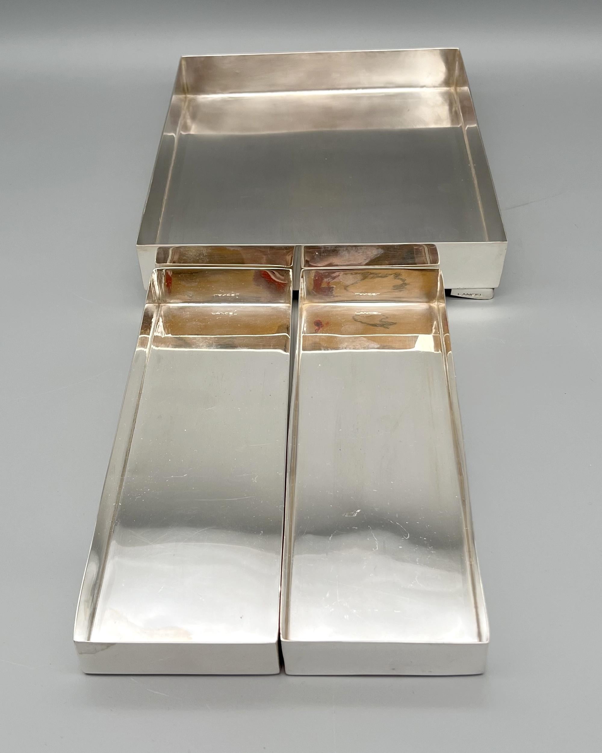 Francese Tre piccoli vassoi placcati in argento, Edition Lancel, Parigi, Francia, circa 1970 in vendita