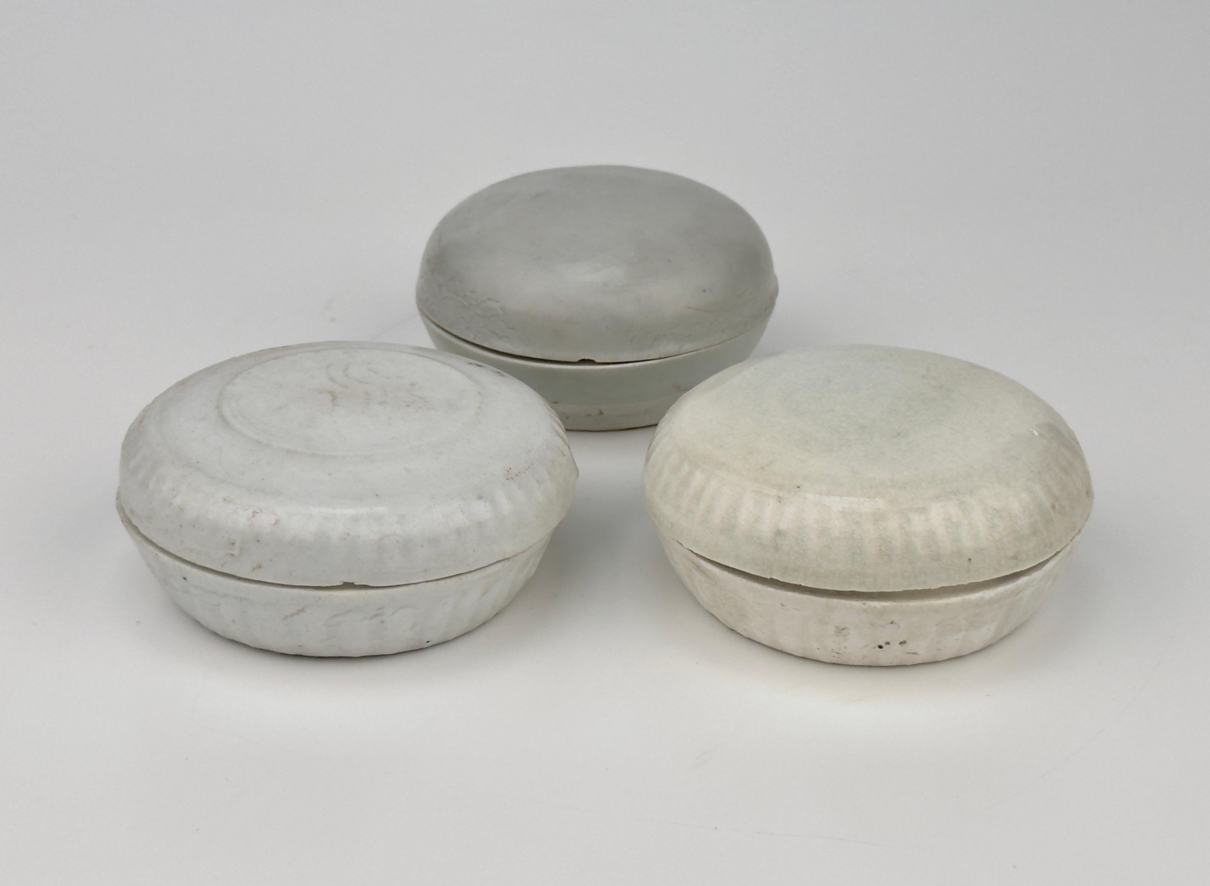 Chinese Three Small White-glazed Circular Boxes and Coveres, Qing Dynasty, Kangxi Era, C For Sale