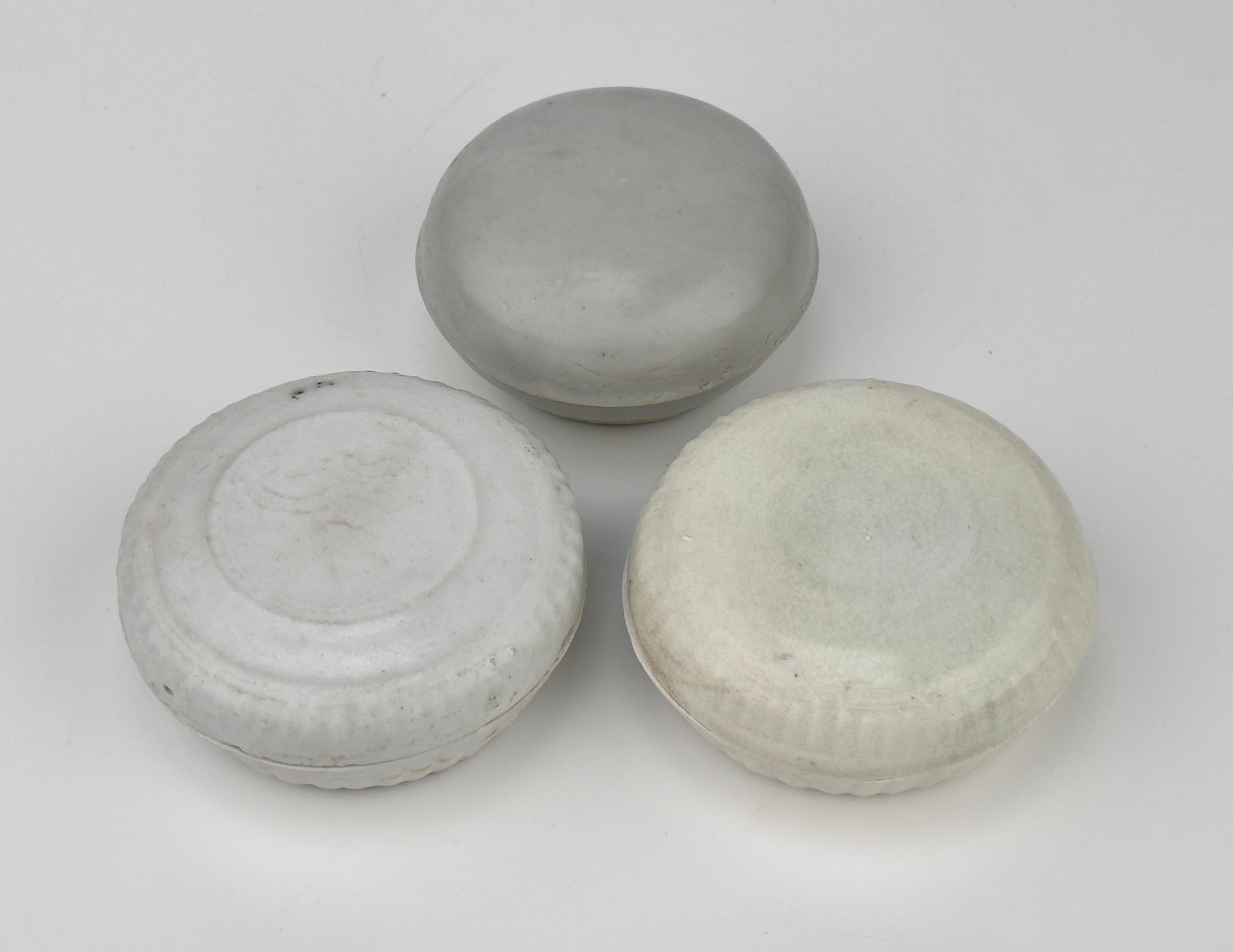 Glazed Three Small White-glazed Circular Boxes and Coveres, Qing Dynasty, Kangxi Era, C For Sale
