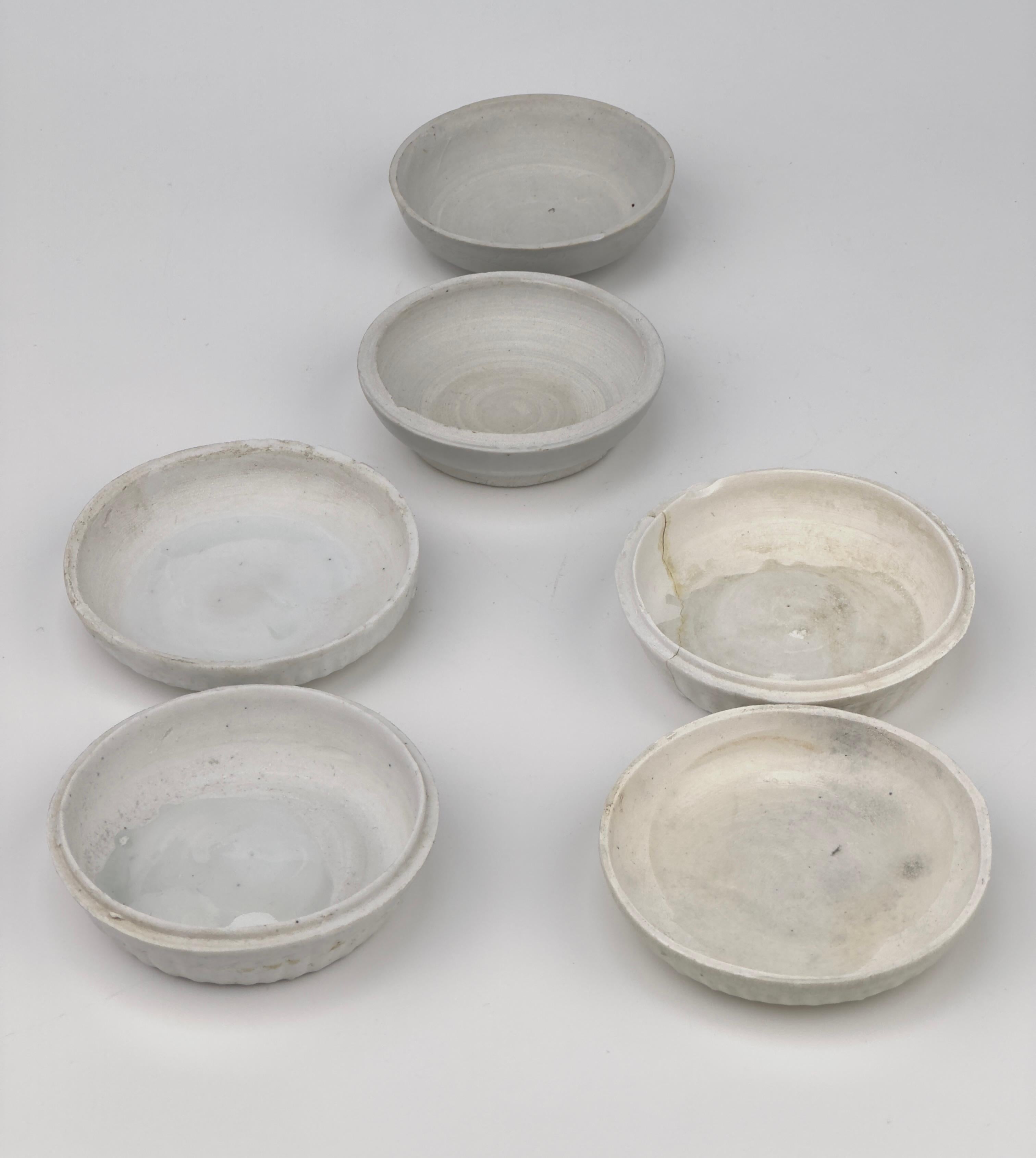Three Small White-glazed Circular Boxes and Coveres, Qing Dynasty, Kangxi Era, C For Sale 2