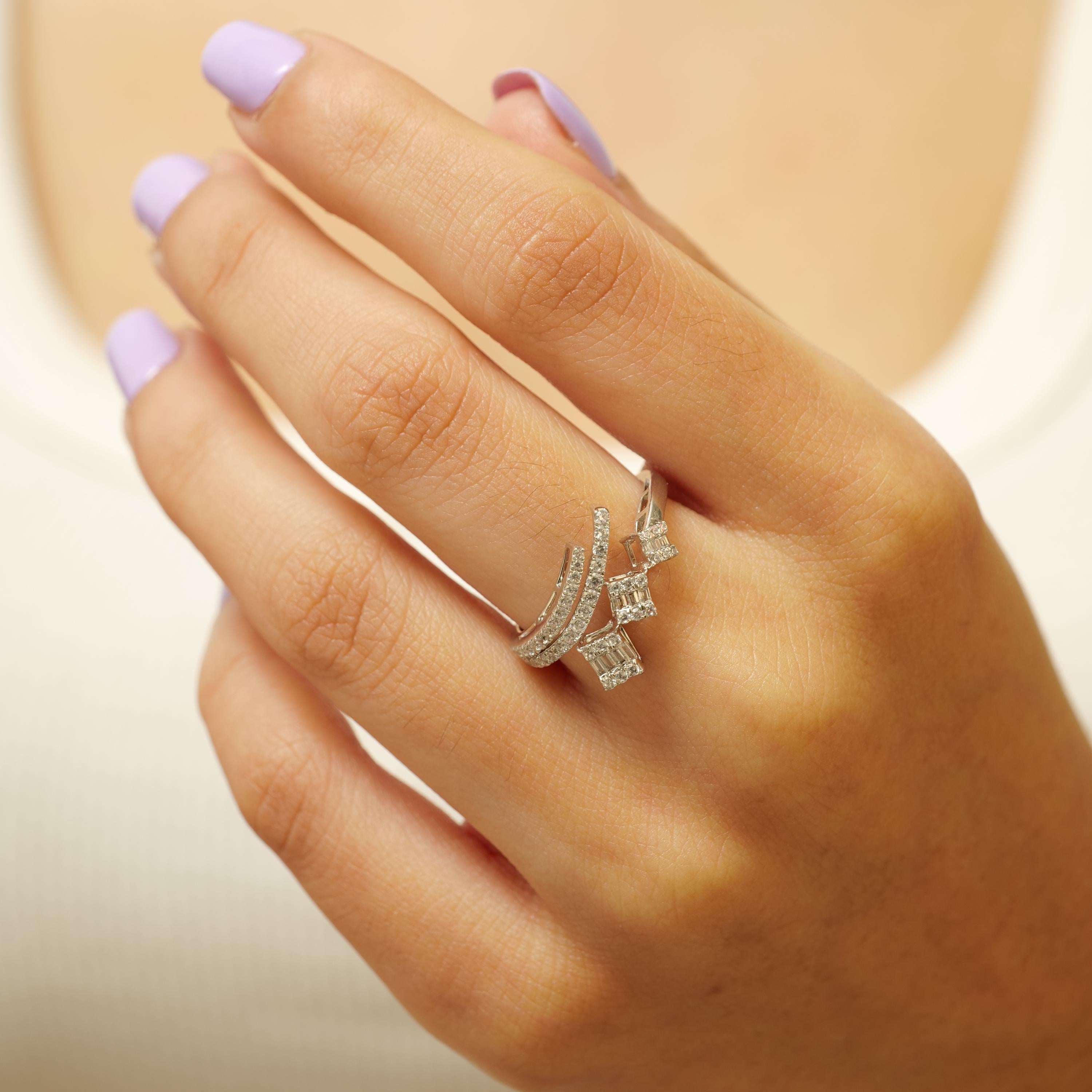 Taglio rotondo Anello geometrico con tre diamanti naturali quadrati in oro massiccio 14K (certificato) in vendita