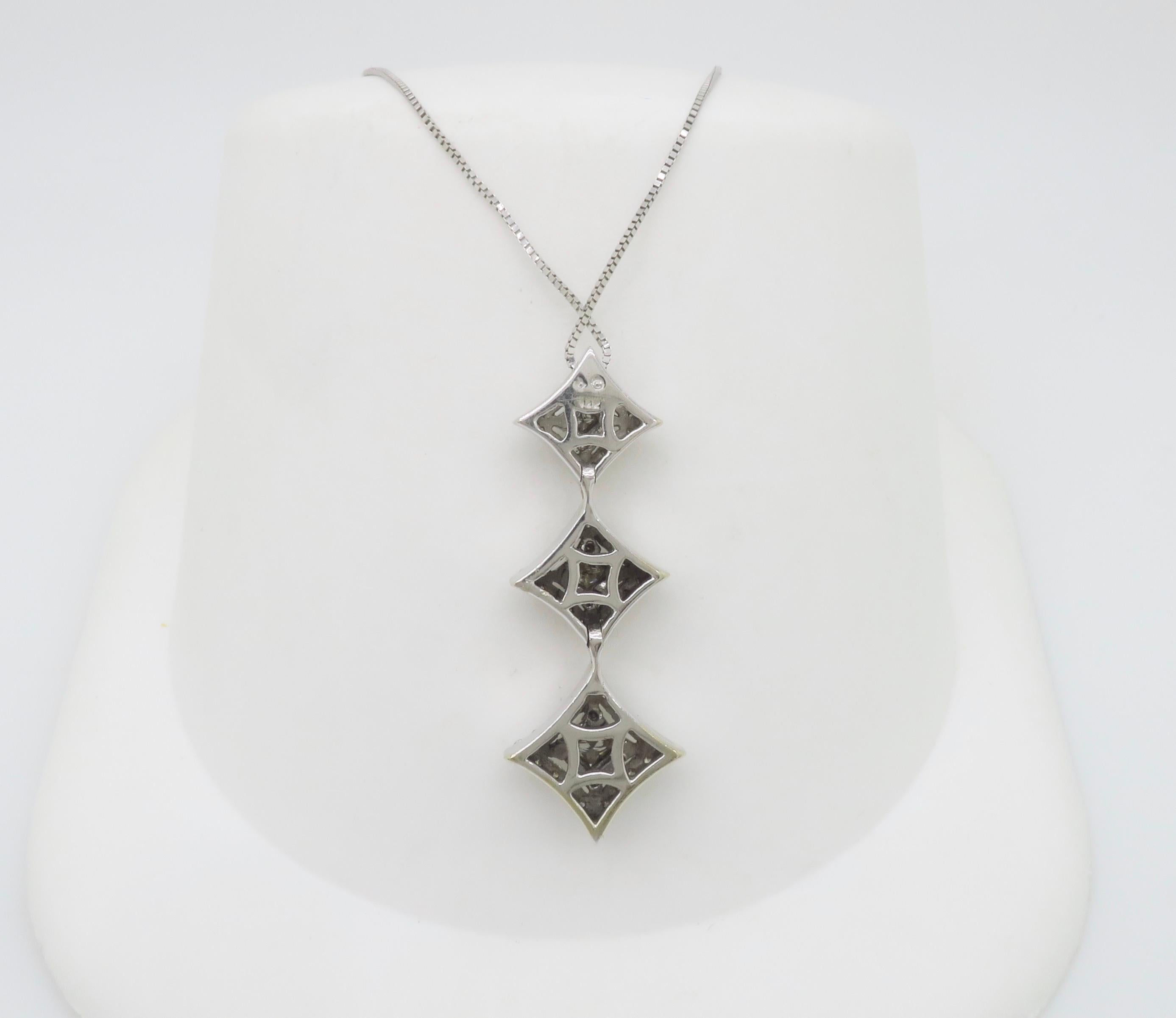Collana con tre stelle e diamanti in vendita 2