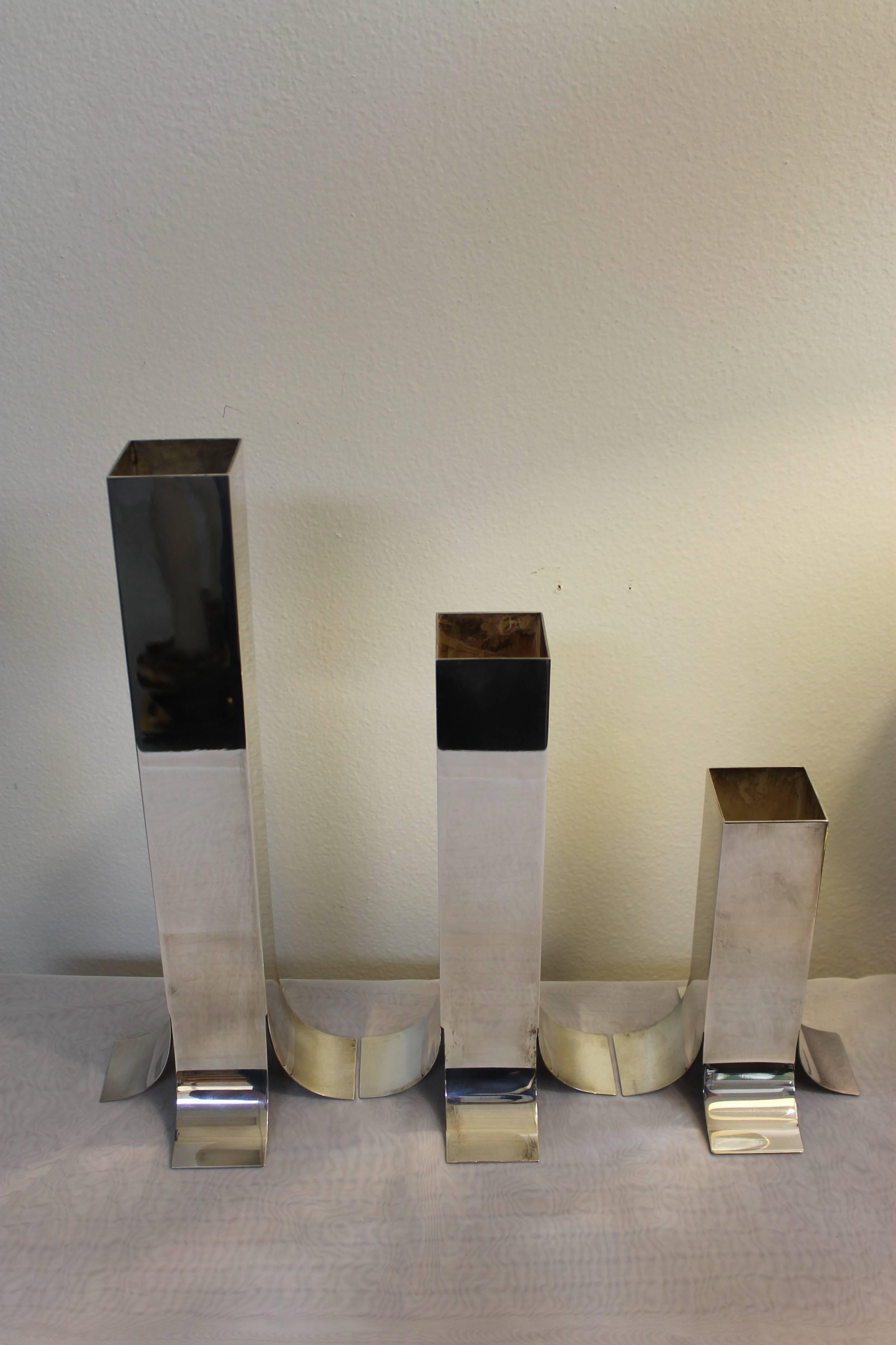 italien Trois vases en métal argenté de Lino Sabattini en vente