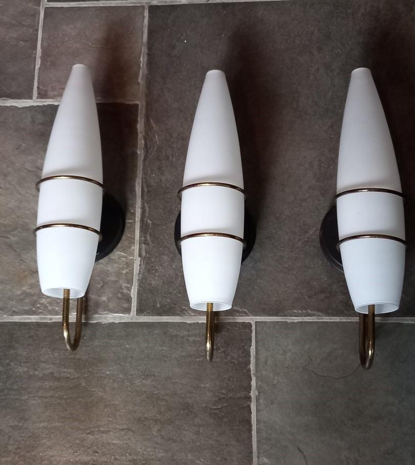 Three Stilnovo Style Brass Satin Glass Wall Sconces, Italy, 1950s In Good Condition For Sale In Frankfurt am Main, DE