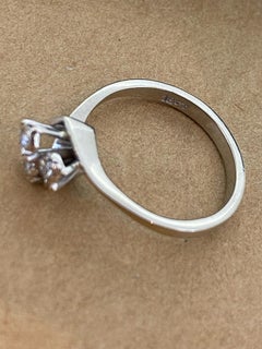 Anillo Flor Retro de Oro Blanco de 18 quilates de tres piedras y 0,30 ct de diamantes talla rosa hechos a mano