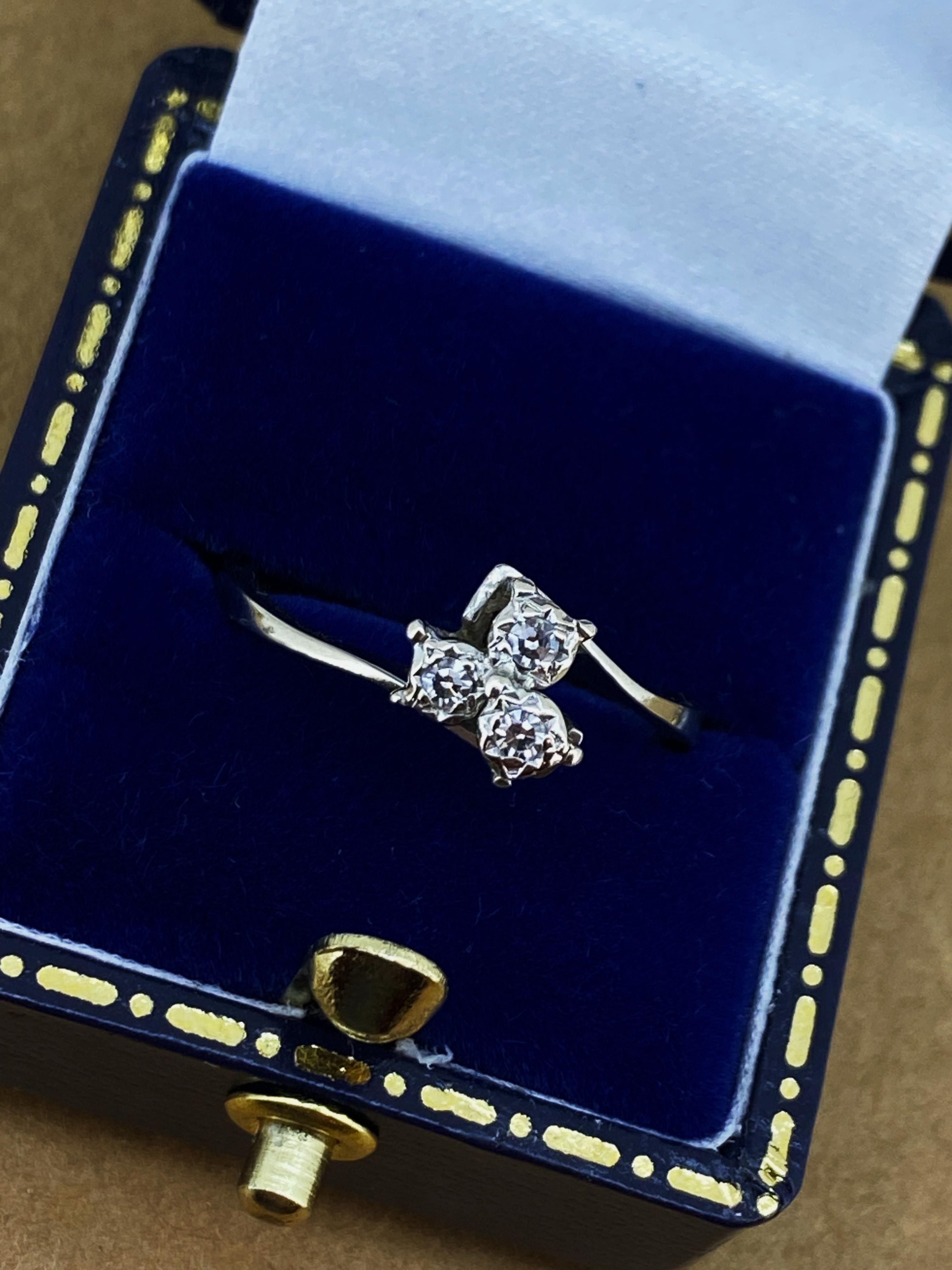 Three-Stone 0.30ct Rose Cut Diamond Handmade Retro Flower Ring in 18K White Gold For Sale 1