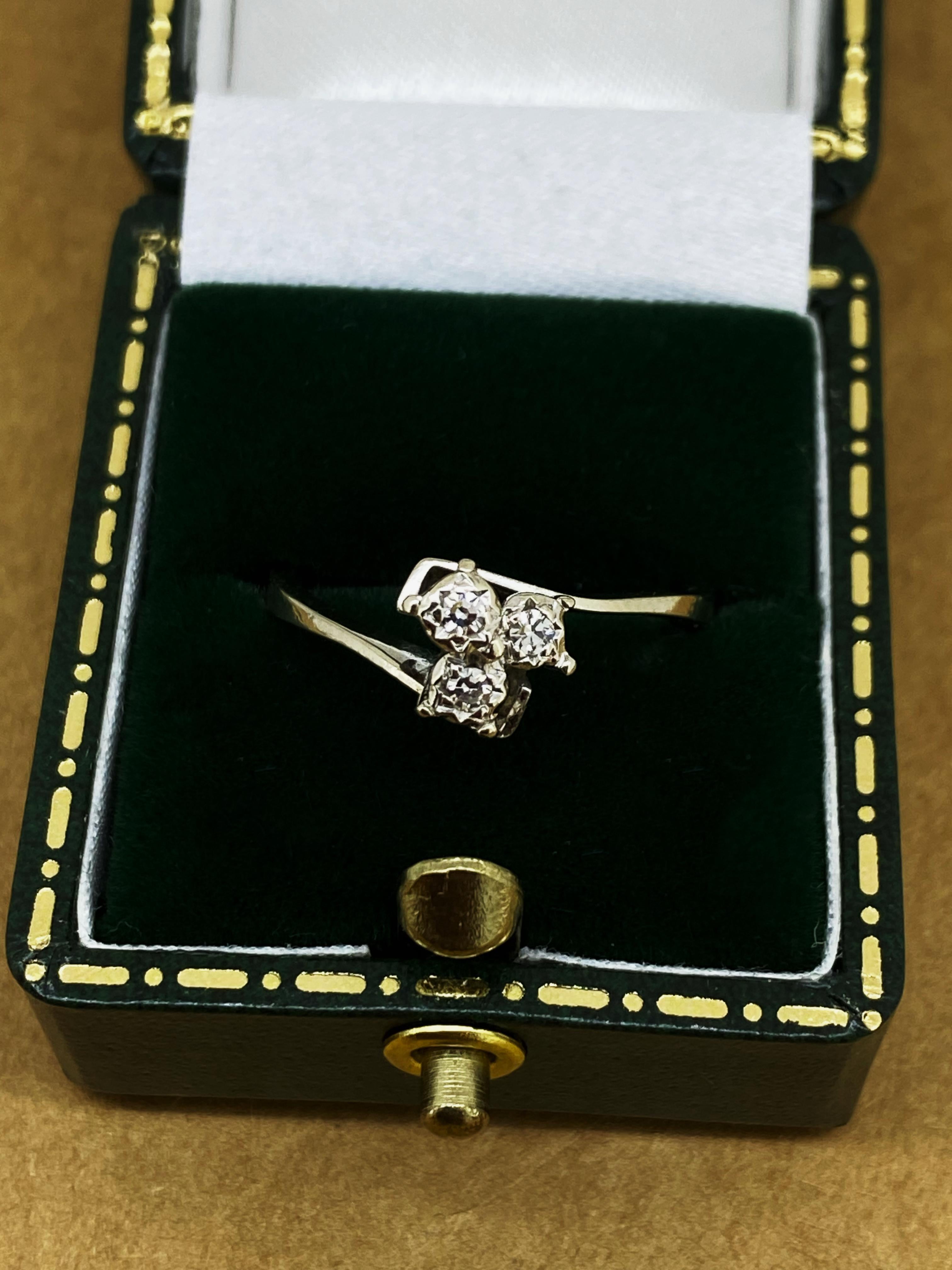 Three-Stone 0.30ct Rose Cut Diamond Handmade Retro Flower Ring in 18K White Gold For Sale 2