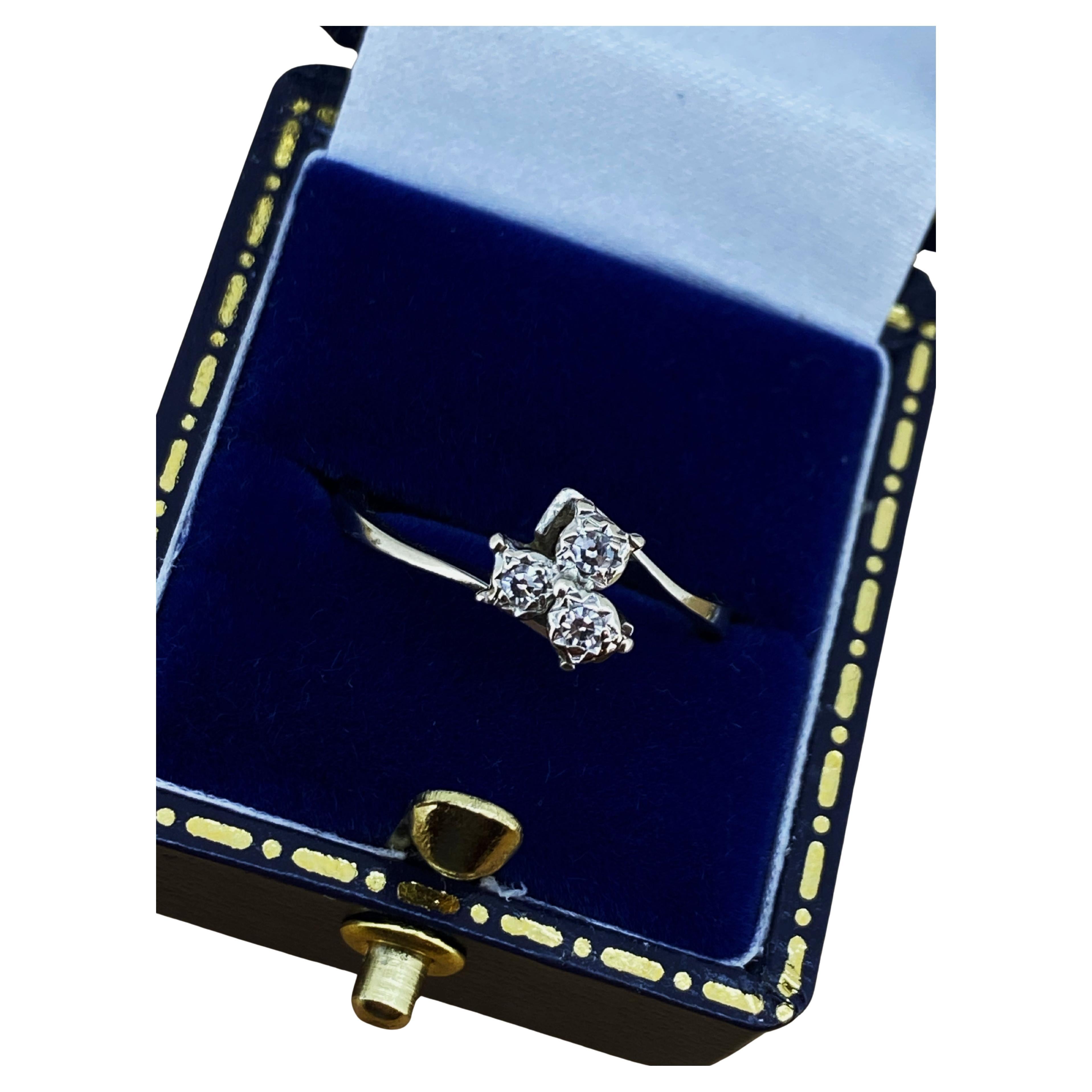 Three-Stone 0.30ct Rose Cut Diamond Handmade Retro Flower Ring in 18K White Gold