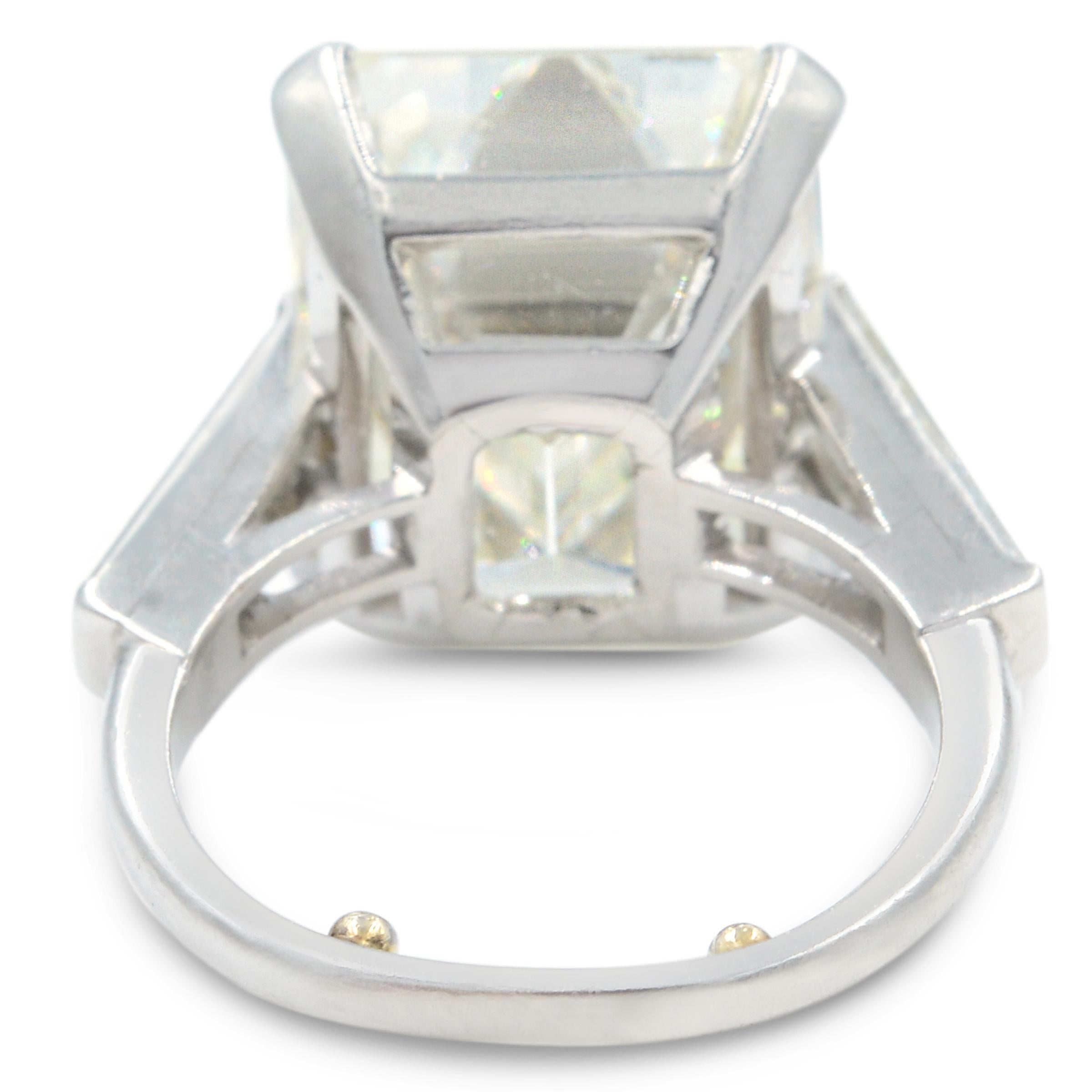 Three-Stone 11.27 Carat Emerald Cut Art Deco Diamond Ring 18 Karat White Gold In Excellent Condition In New York, NY