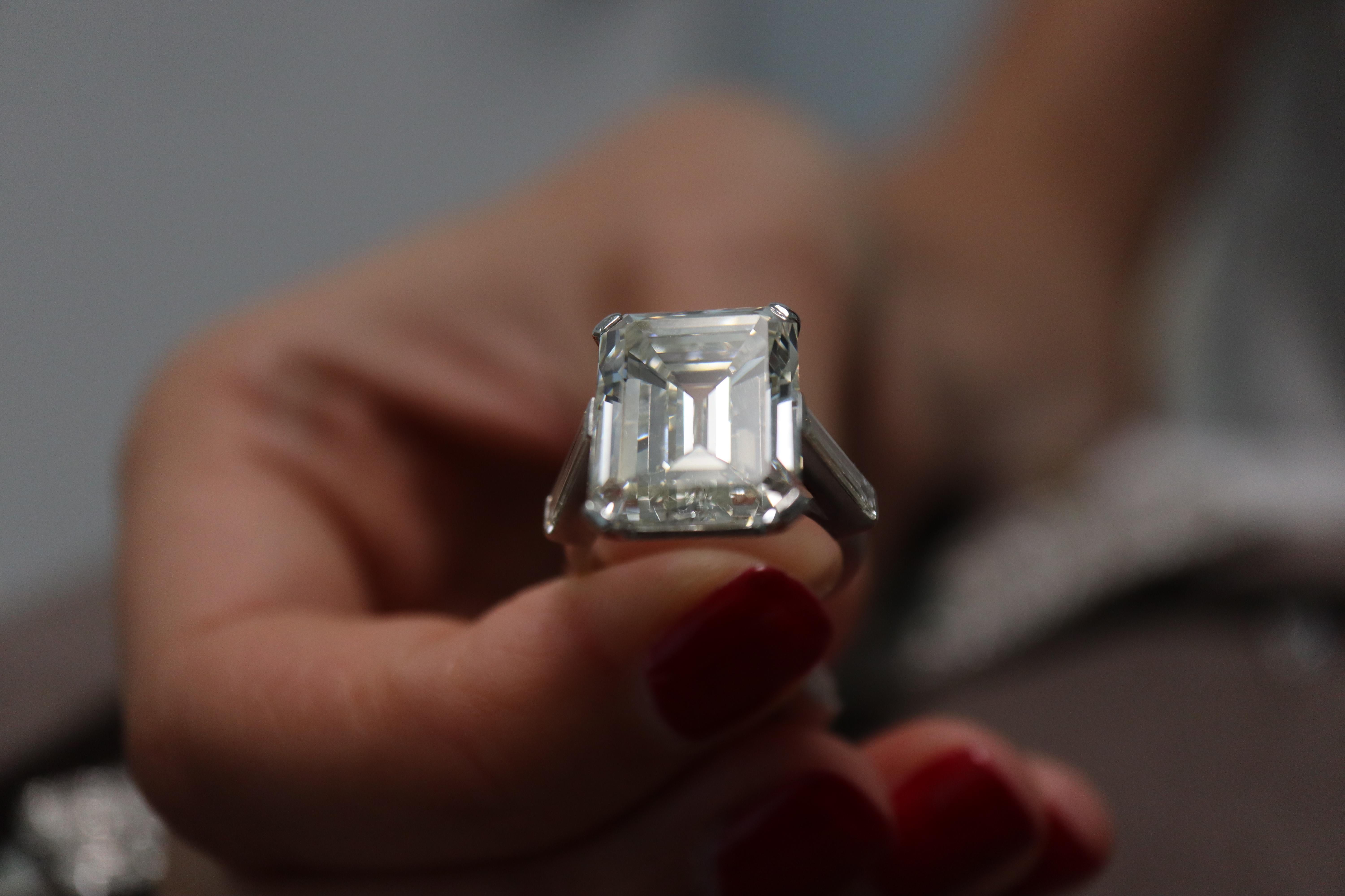 Three-Stone 11.27 Carat Emerald Cut Art Deco Diamond Ring 18 Karat White Gold 2