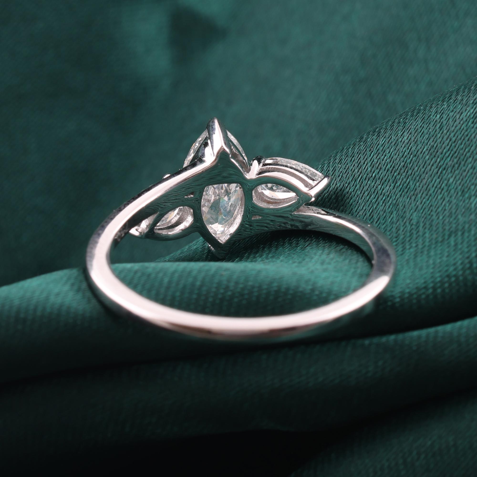 En venta: Anillo de compromiso de diamantes naturales talla múltiple de tres piedras y 1,18 qt Oro blanco de 18 quilates  7