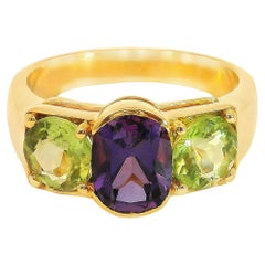 Dreistein-Ring aus 18 Karat Gelbgold mit 1,45 Karat ovalem Amethyst und rundem Peridot