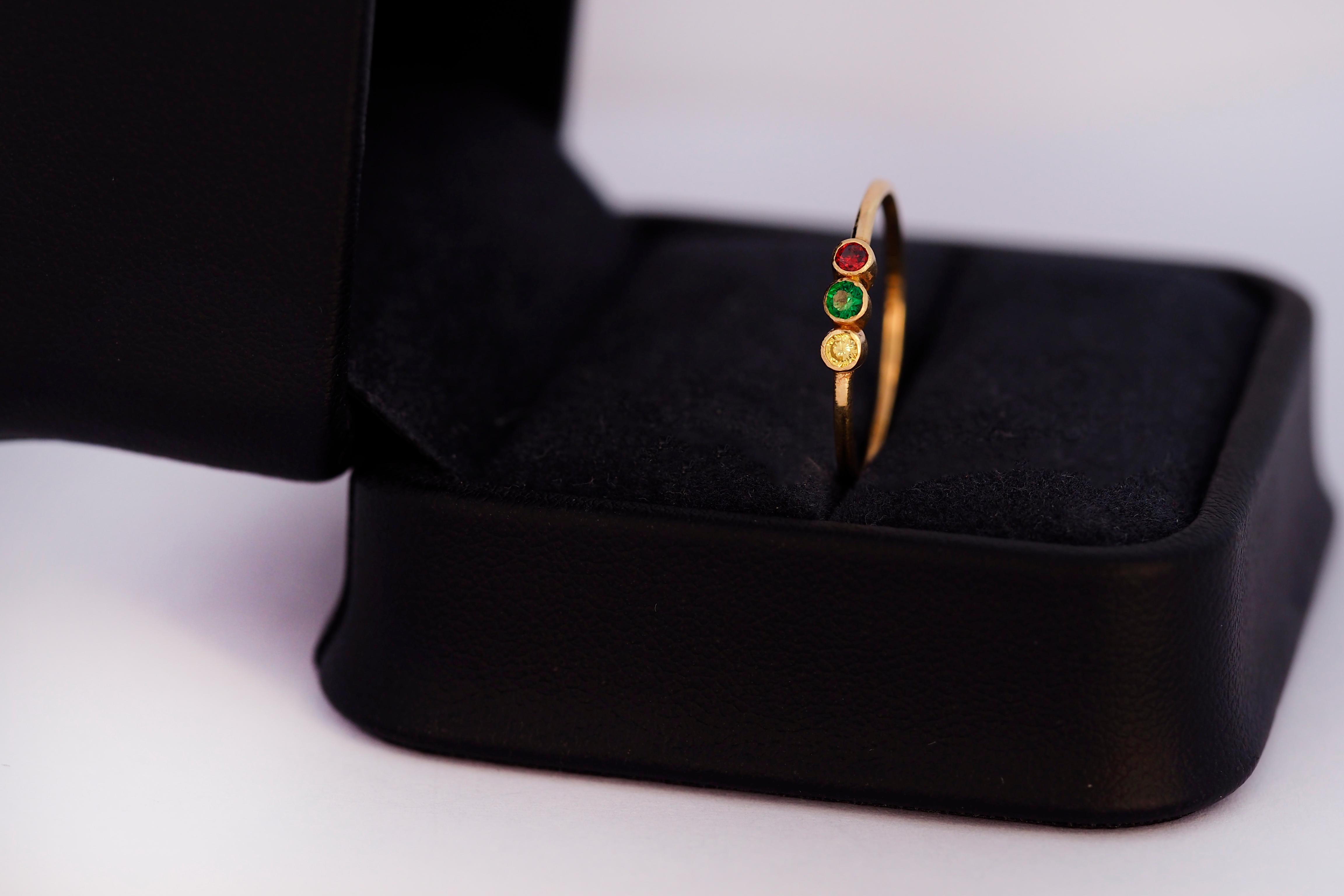 Three Stone 14k gold stakable ring. In New Condition For Sale In Istanbul, TR