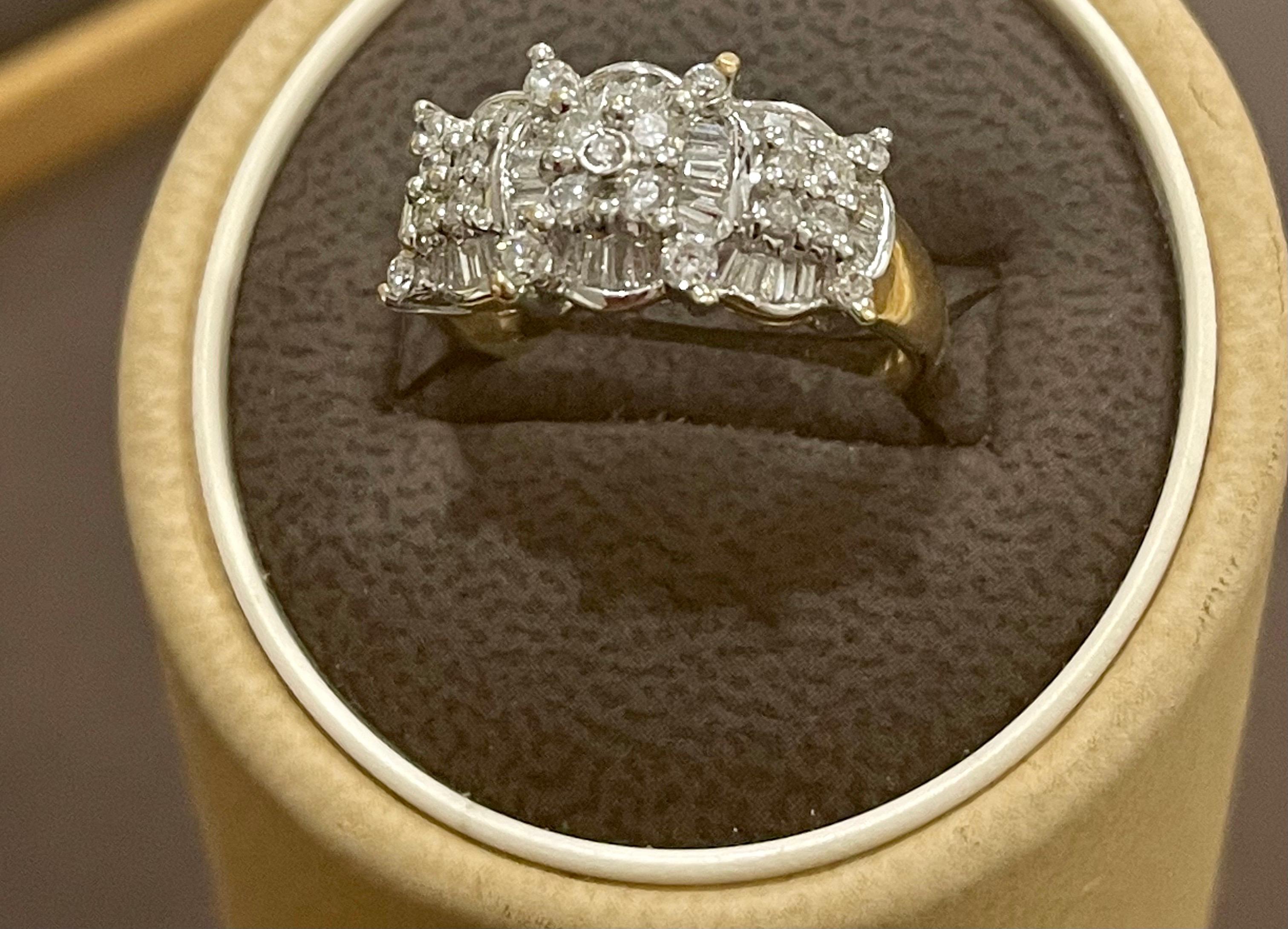 Three-Stone 1.5 Carat Diamond Cluster Cocktail 14 Karat Gold Ring In Excellent Condition For Sale In New York, NY