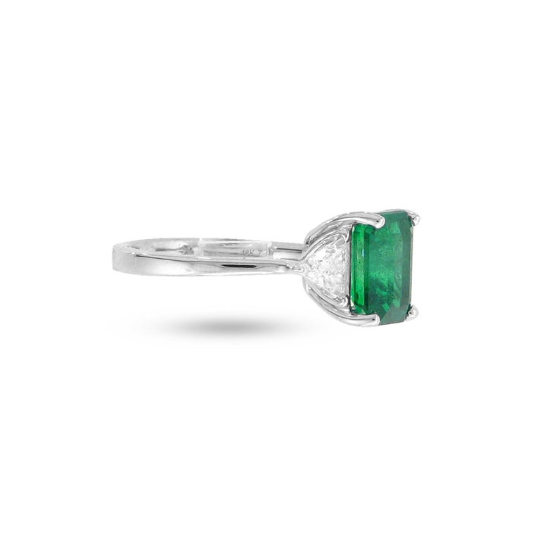 Three Stone 3.17ct Emerald Ring w/Trillion Diamonds For Sale at 1stDibs
