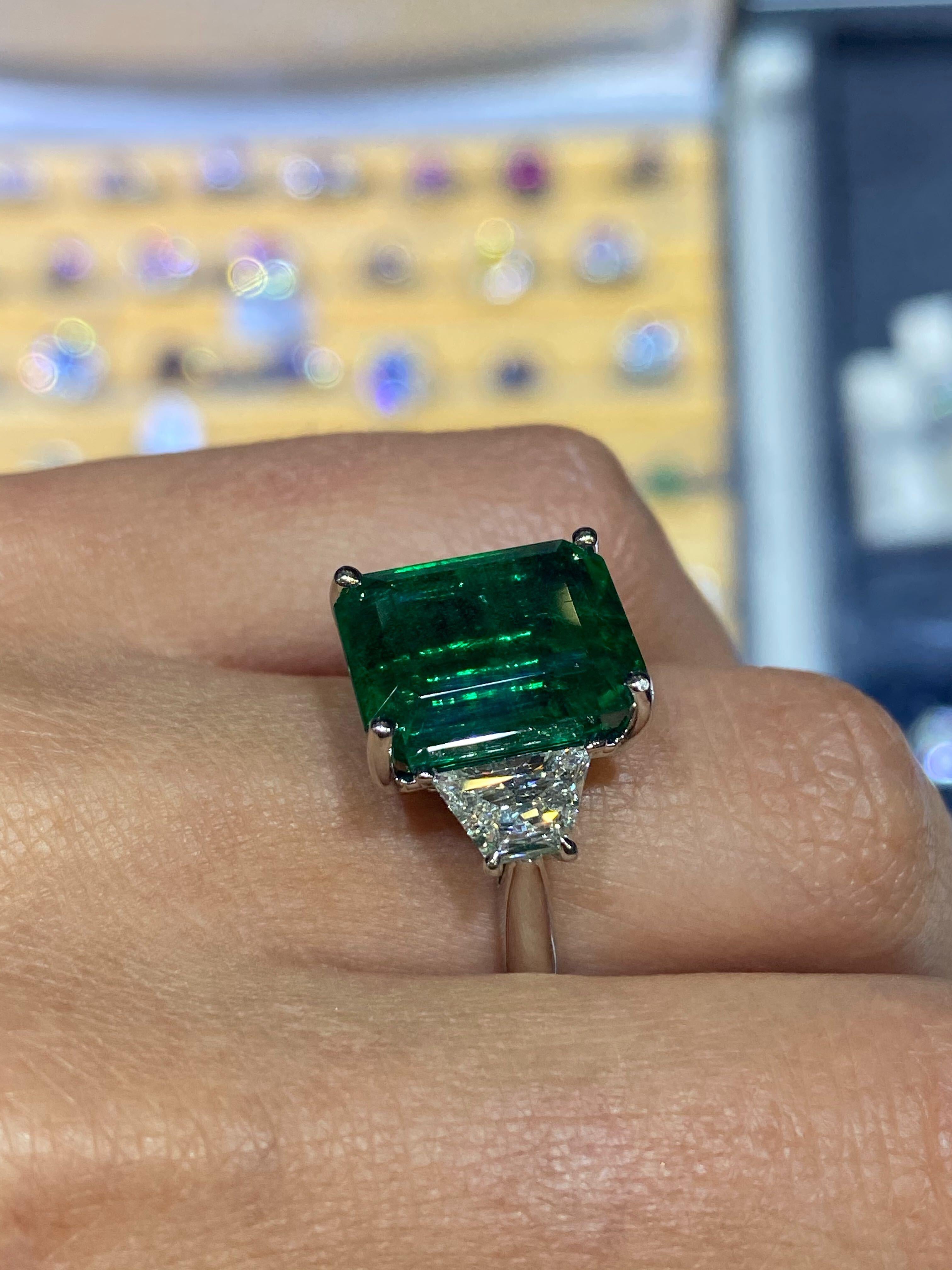 Three-Stone 9.39 Carat Emerald Diamond Handmade Ring 18 Karat White Gold 3
