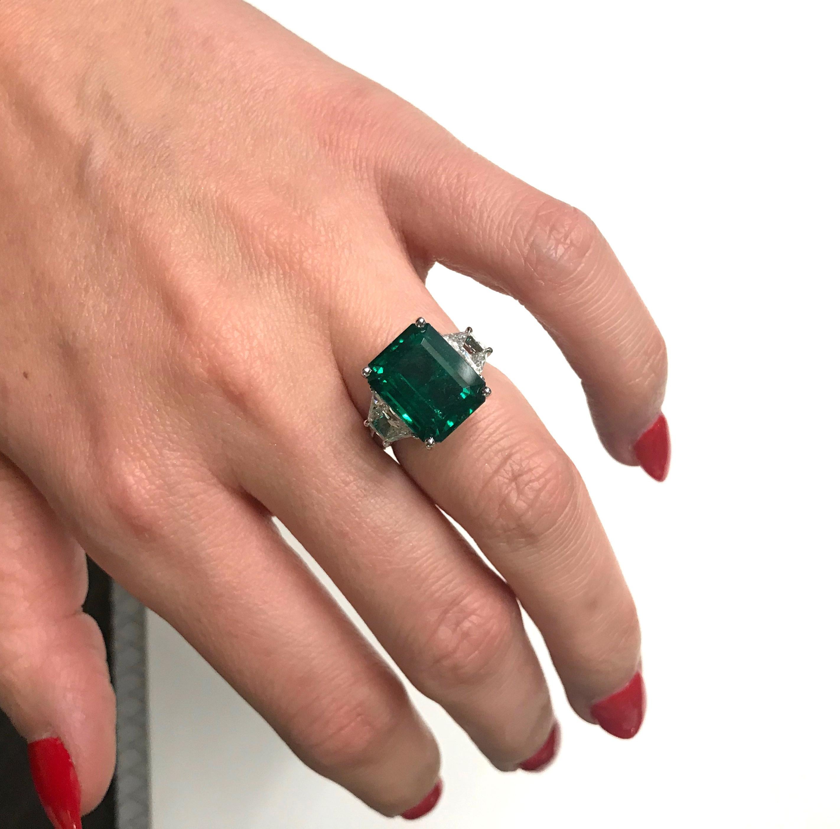 Modern Three-Stone 9.39 Carat Emerald Diamond Handmade Ring 18 Karat White Gold