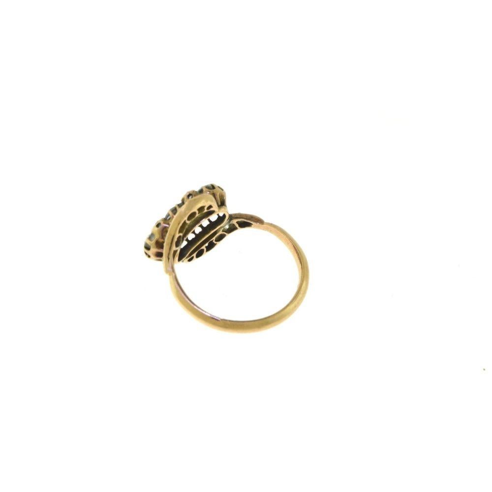 da uomo o donna Anello in oro rosa con accenti di tre pietre e turbinio di diamanti in vendita