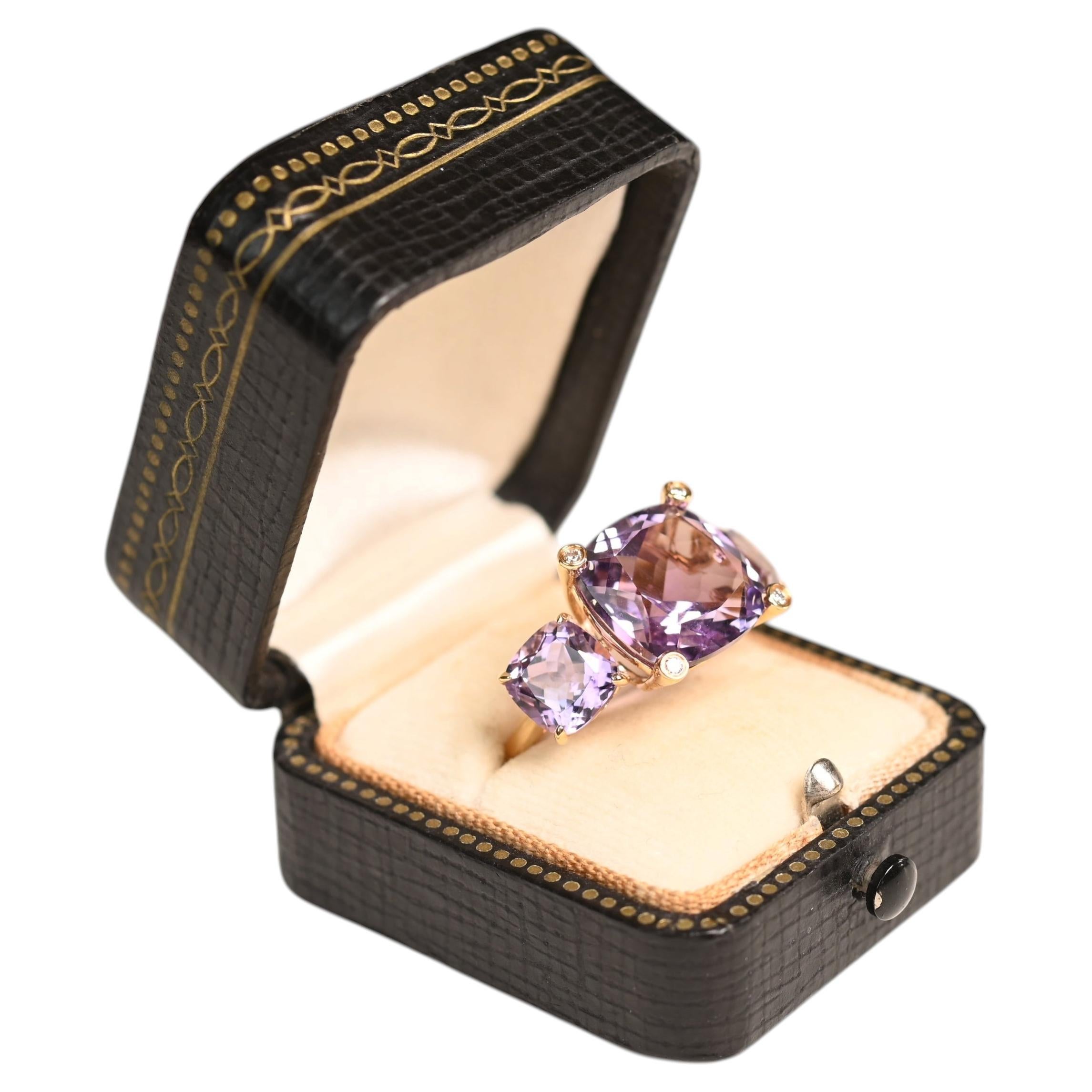 Three Stone Amethyst Ring. 7.80ct Cushion Cut Amethyst Ring 18K Yellow Gold For Sale