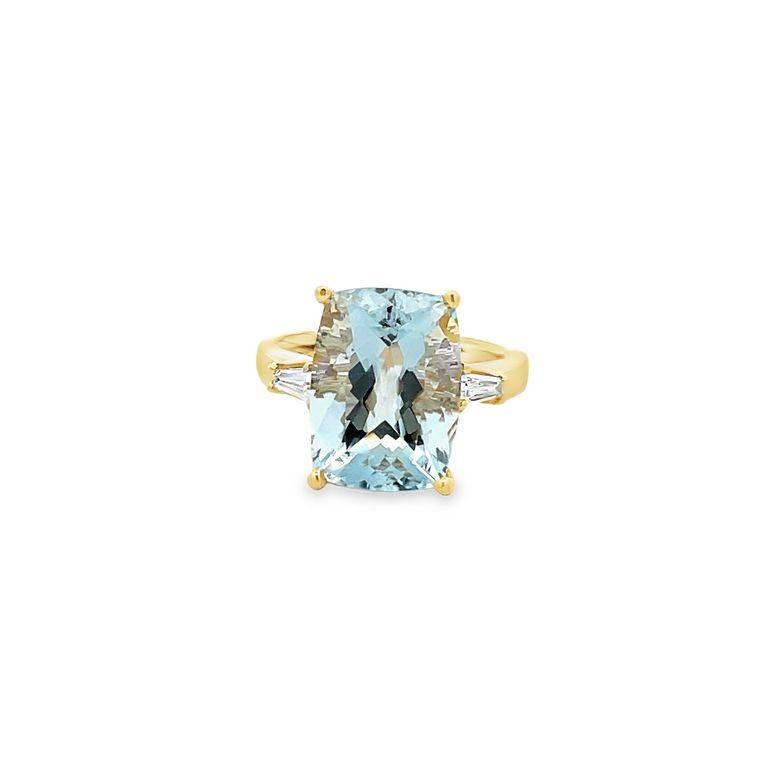 Modern Three Stone Aquamarine 6.75CT & Baguette 0.20CT Diamond Ring in 14k Yellow Gold For Sale