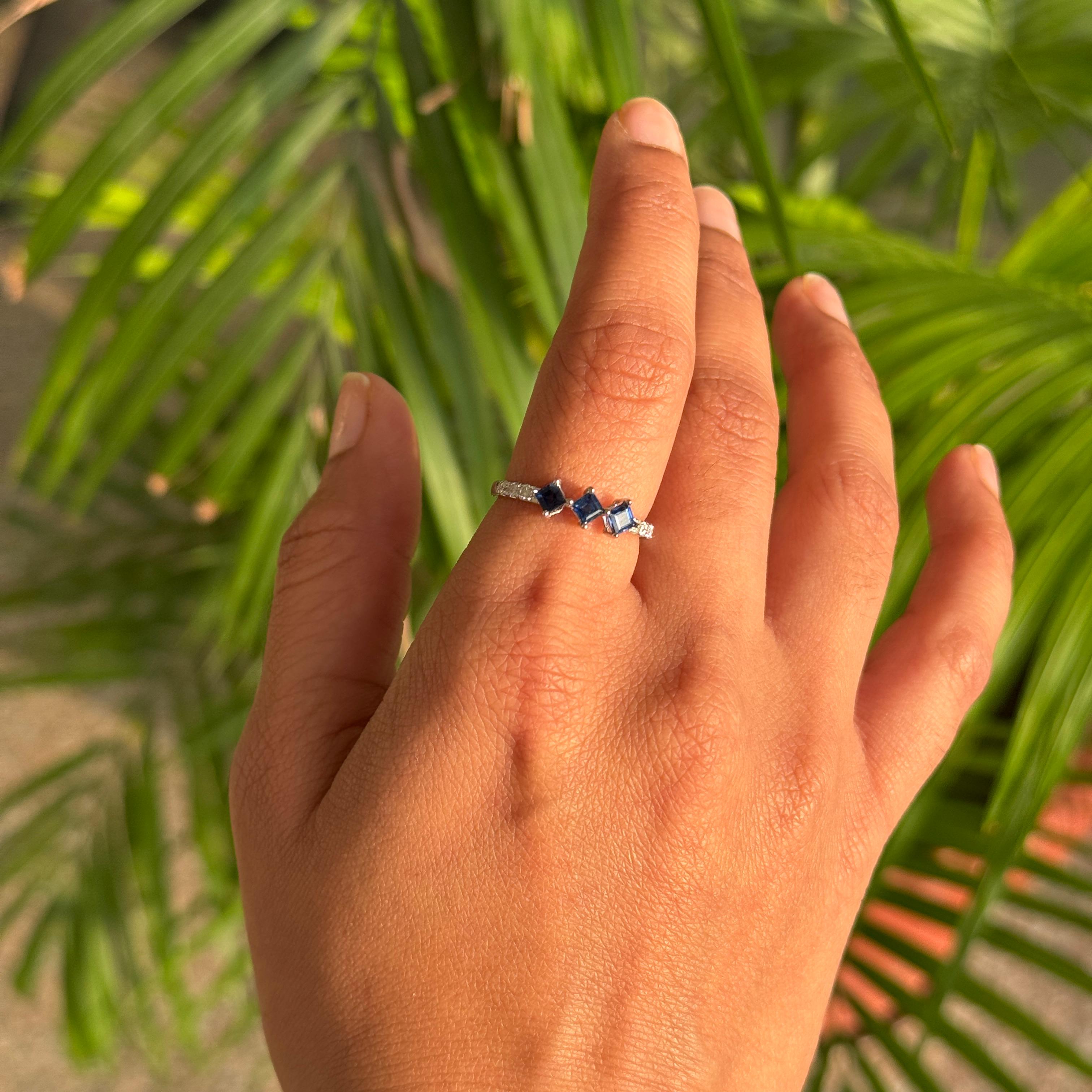 in vendita:  Anello di fidanzamento a tre pietre con diamante e zaffiro blu in oro bianco massiccio 14 carati 10