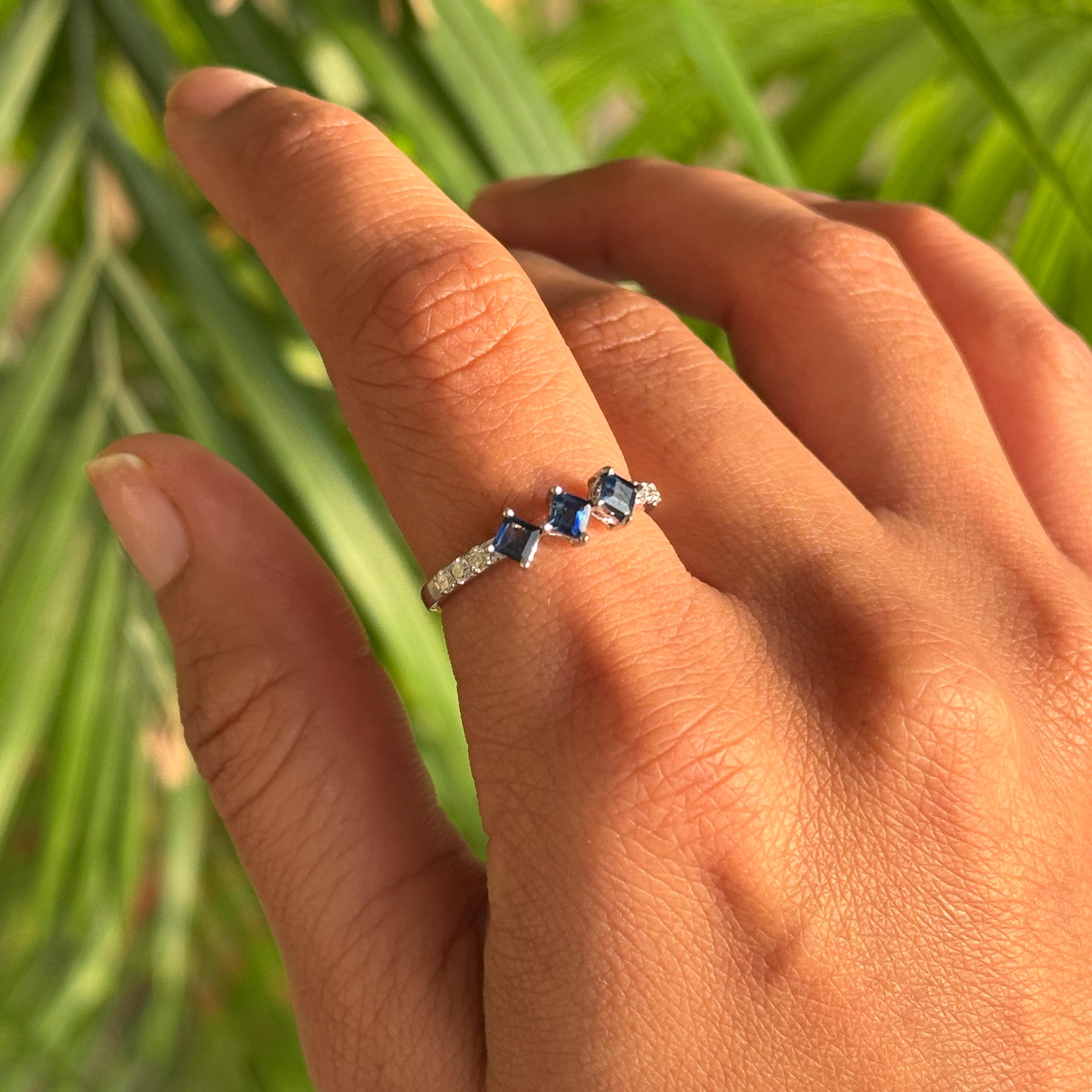 in vendita:  Anello di fidanzamento a tre pietre con diamante e zaffiro blu in oro bianco massiccio 14 carati 8