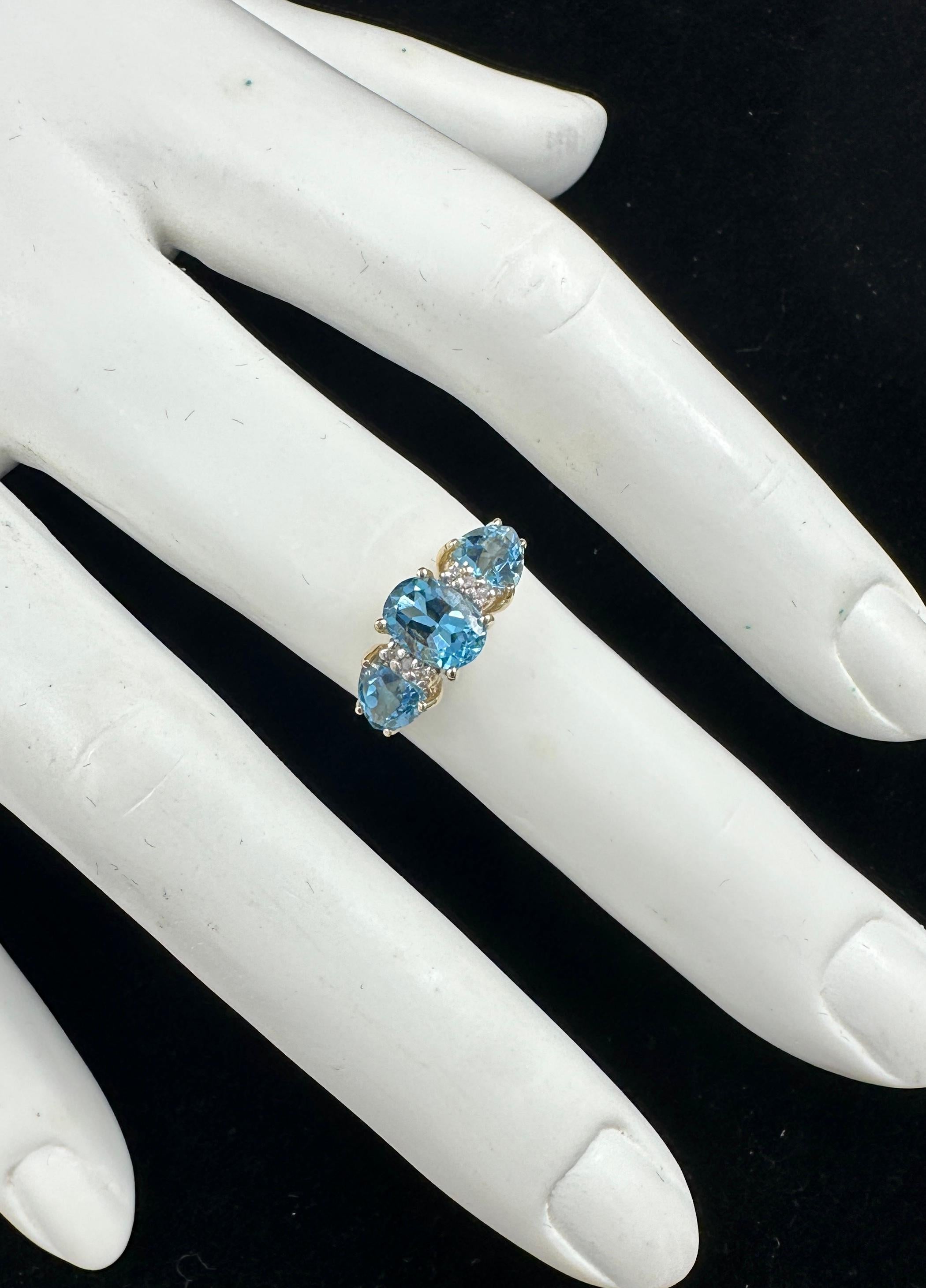Blauer Topas Ring mit drei Steinen 6 Diamanten 14 Karat Gold Band Stacking Cocktail Ring im Angebot 4