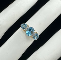 Blauer Topas Ring mit drei Steinen 6 Diamanten 14 Karat Gold Band Stacking Cocktail Ring
