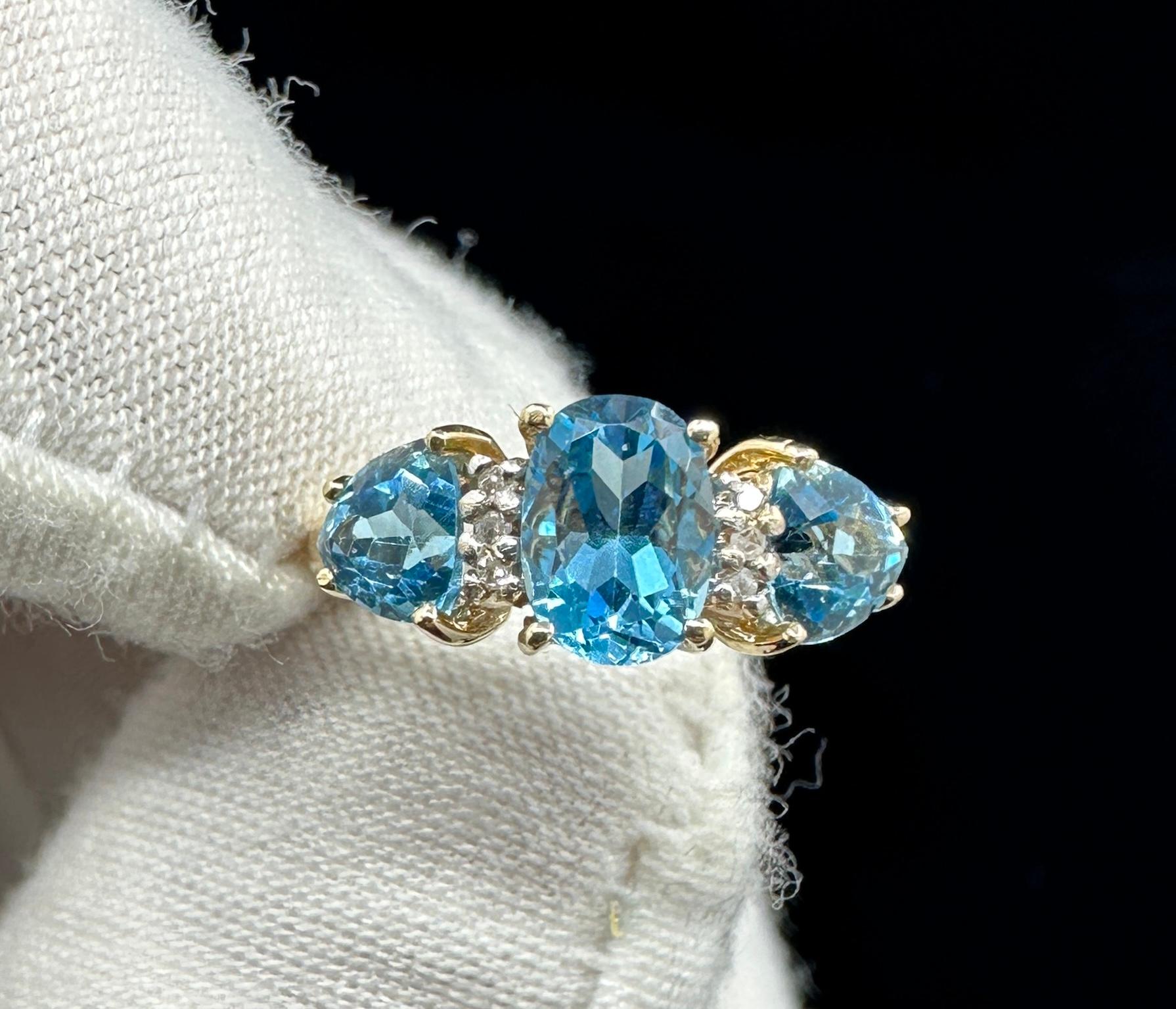Blauer Topas Ring mit drei Steinen 6 Diamanten 14 Karat Gold Band Stacking Cocktail Ring im Angebot 2