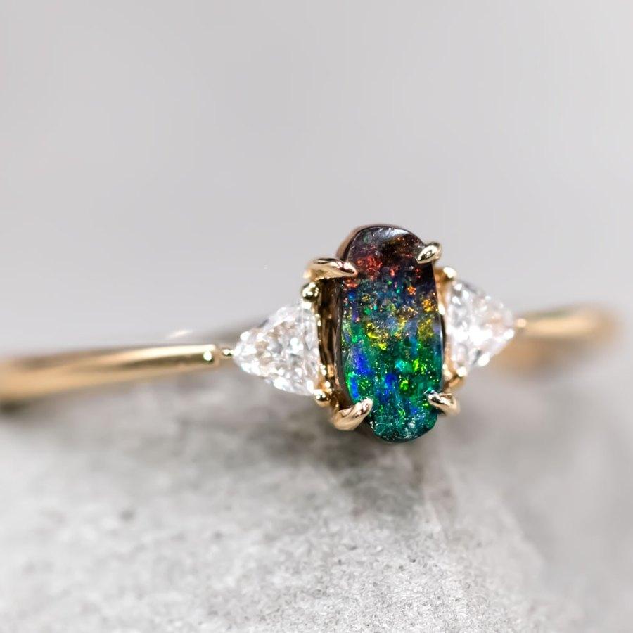 Brilliant Cut Three Stone Boulder Opal Trillion Diamond Engagement Ring 18K Yellow Gold For Sale