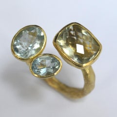 Three-Stone Cluster 18 Karat Gold Ring with Green Amethyst and Two Aquamarines