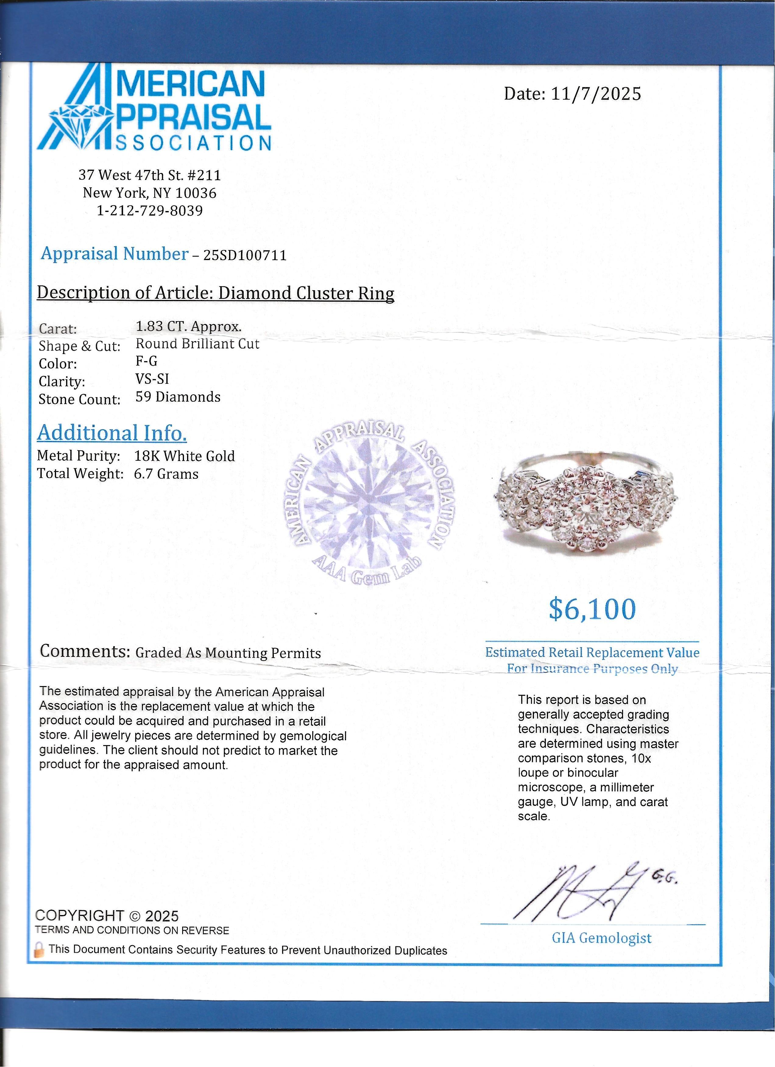 Three Stone Cluster Style Diamond Halo Split Shank Ring in 18 Karat White Gold en vente 6