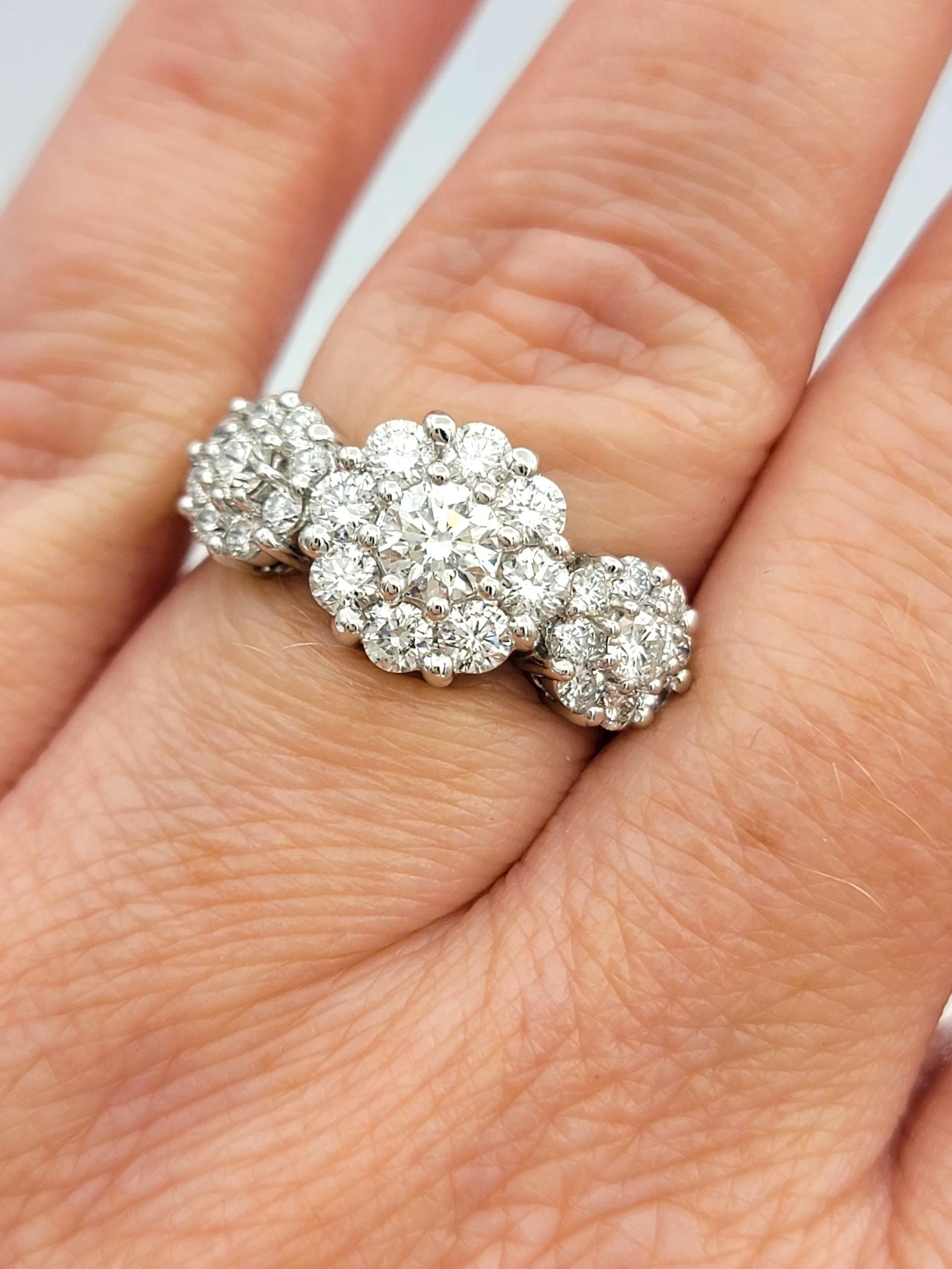 Three Stone Cluster Style Diamond Halo Split Shank Ring in 18 Karat White Gold en vente 3