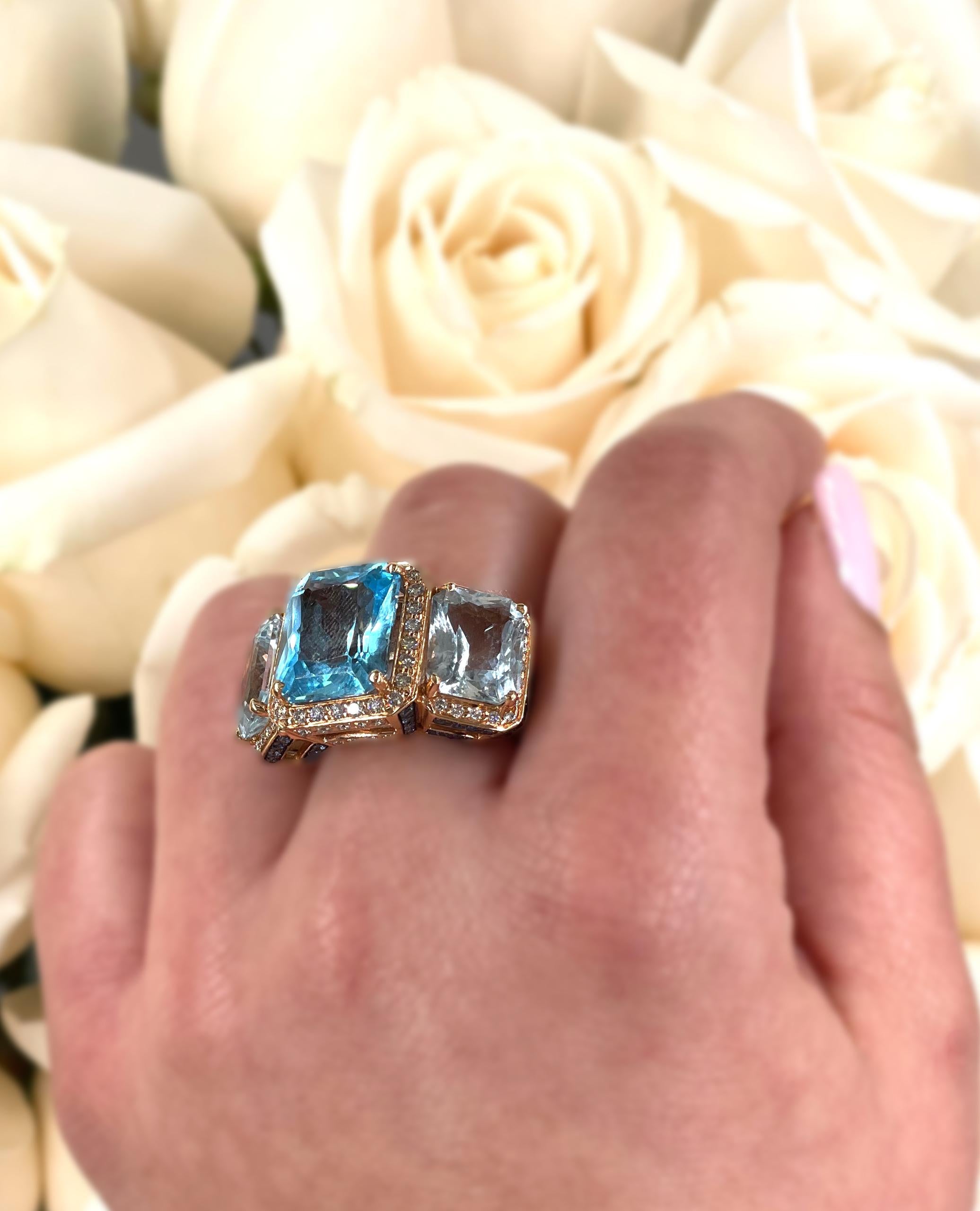 Three Stone Cocktail Ring 18k Rose Gold Ring with 16.78 Carats Blue Topaz In New Condition For Sale In Old Tappan, NJ