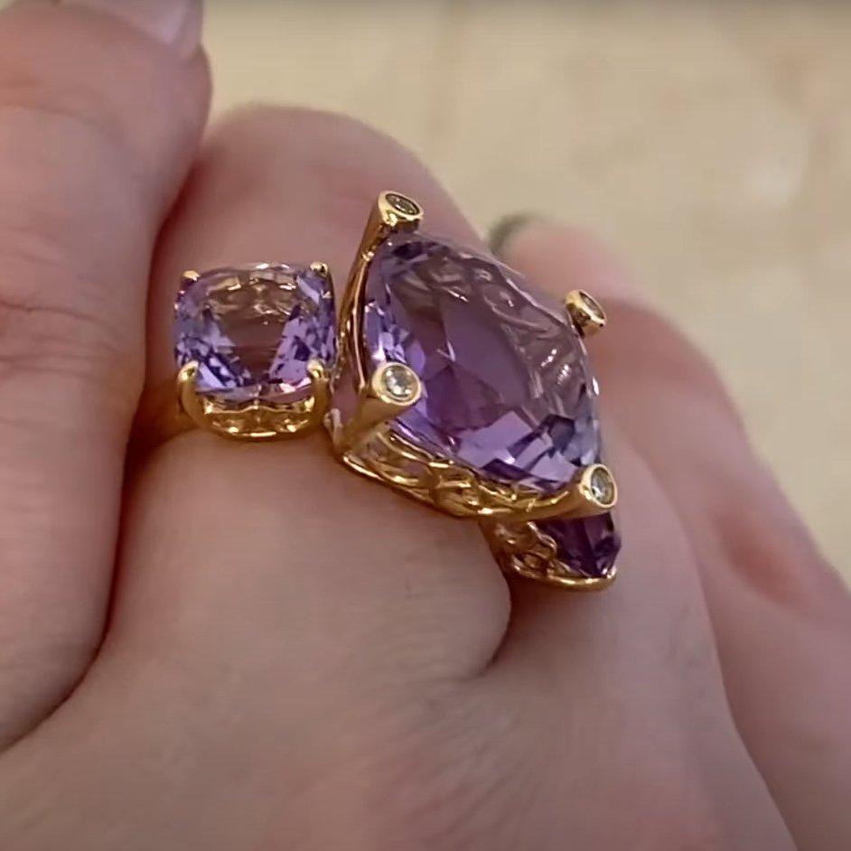 Taille coussin Bague en or jaune avec améthyste taille coussin (environ 7,80 carats) en vente