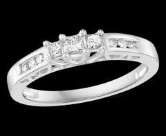 Three-Stone Diamond 0.30 Carat Traditional Ring/Band 14 Karat White Gold