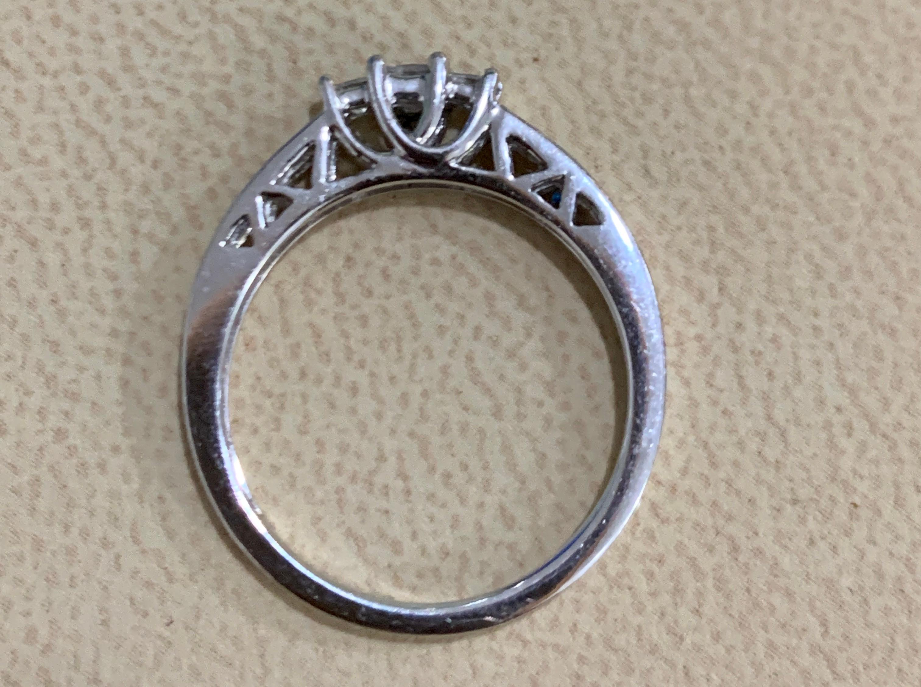Three-Stone Diamond 0.30 Carat Traditional Ring/Band 14 Karat White Gold For Sale 3