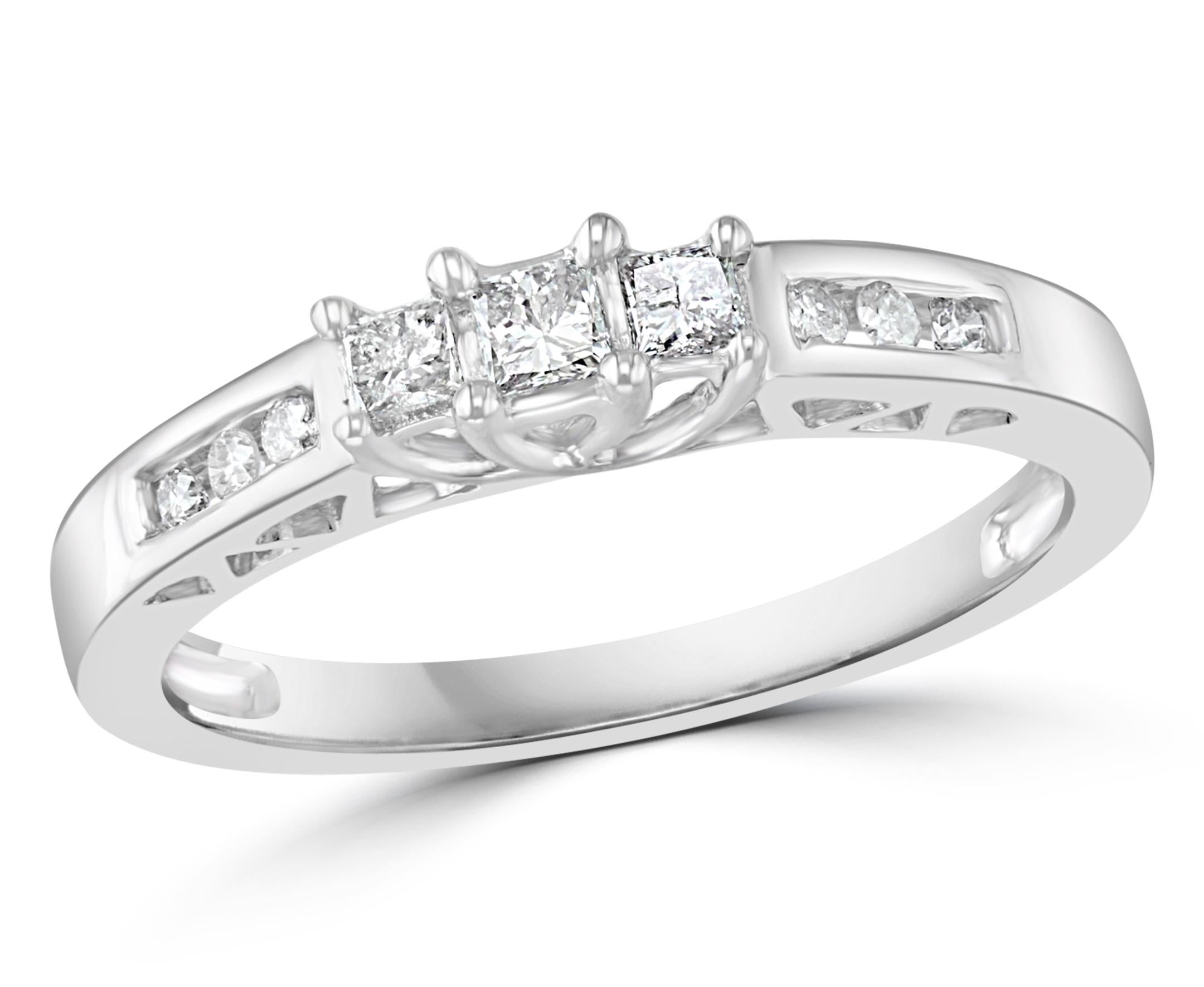 Three-Stone Diamond 0.30 Carat Traditional Ring/Band 14 Karat White Gold For Sale 5