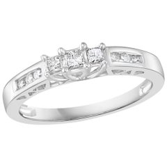Bague/anneau traditionnel à trois pierres en or blanc 14 carats avec diamants de 0,30 carat